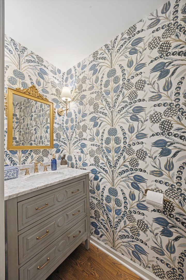 407 W Hillgrove Avenue, La Grange, IL 60525