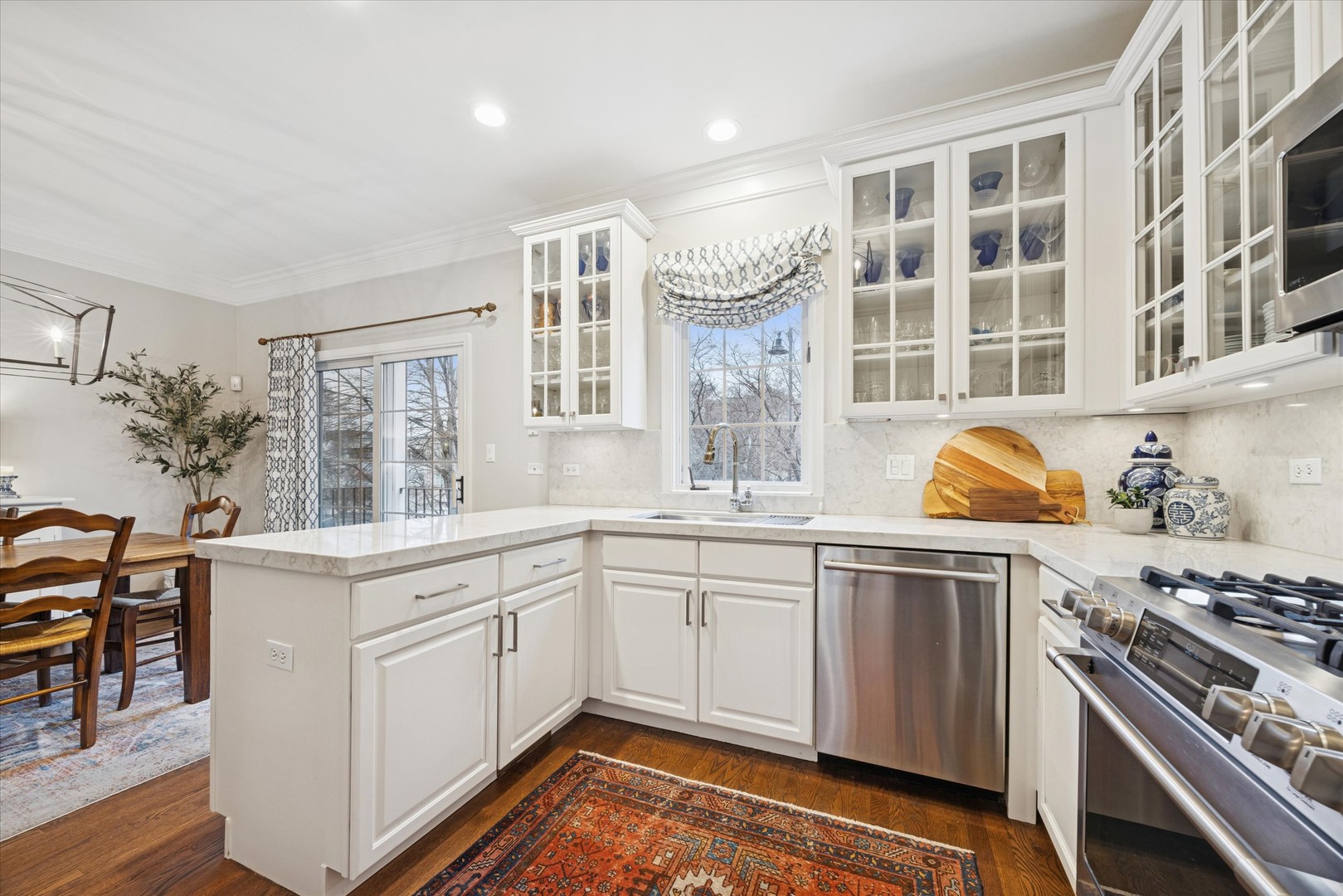 407 W Hillgrove Avenue, La Grange, IL 60525