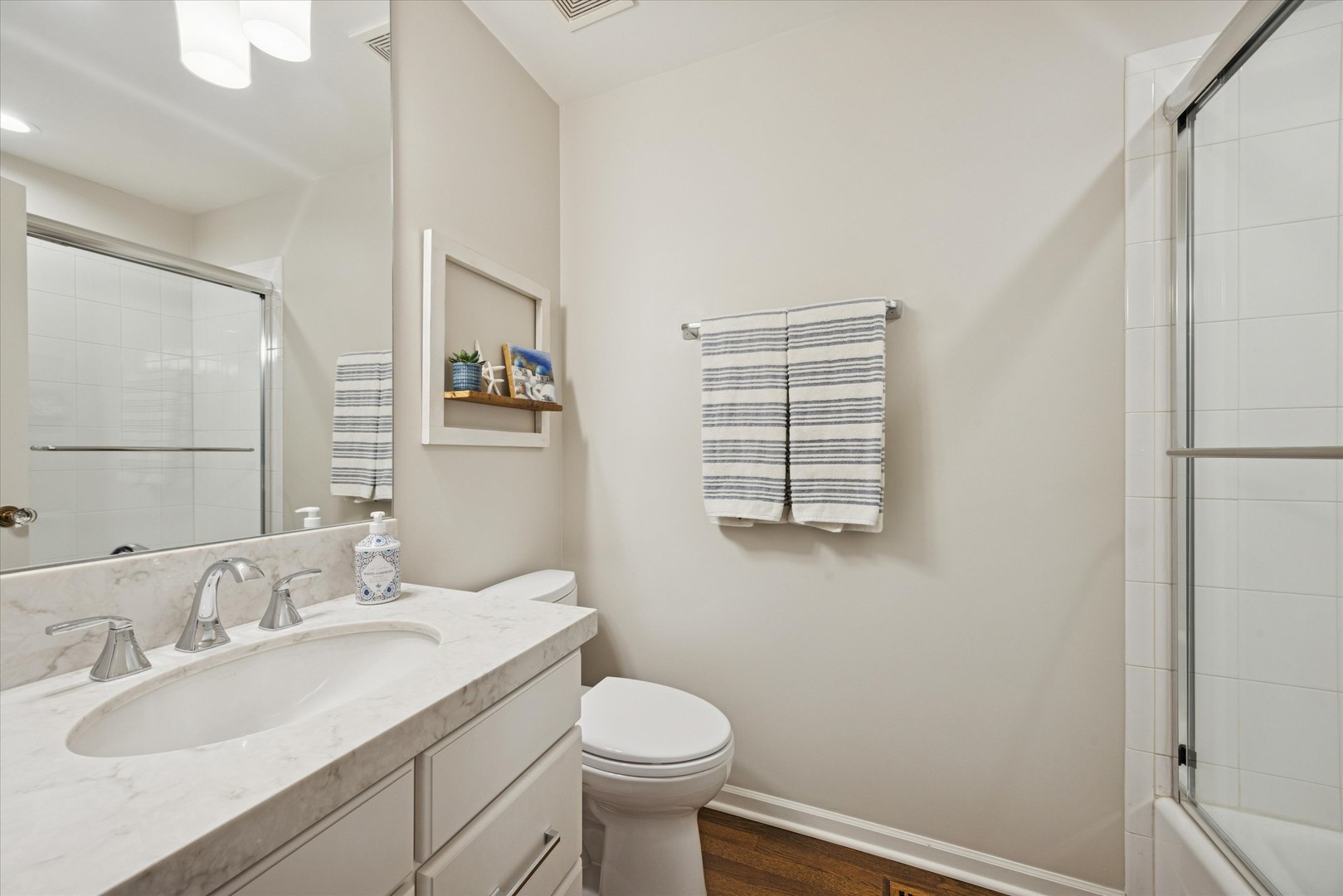 407 W Hillgrove Avenue, La Grange, IL 60525