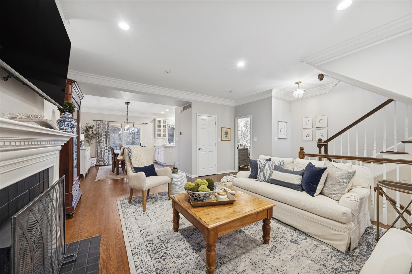 407 W Hillgrove Avenue, La Grange, IL 60525