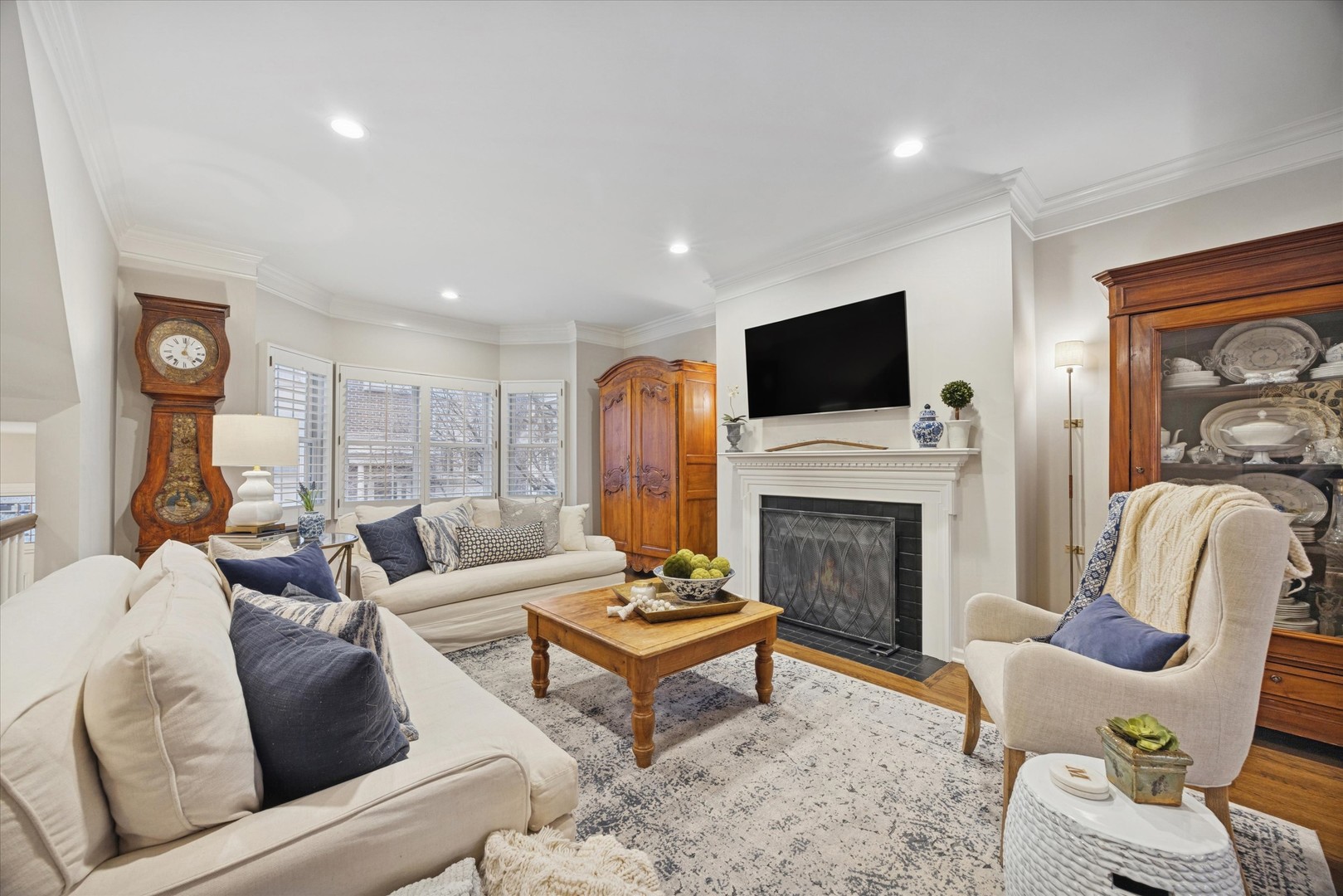 407 W Hillgrove Avenue, La Grange, IL 60525