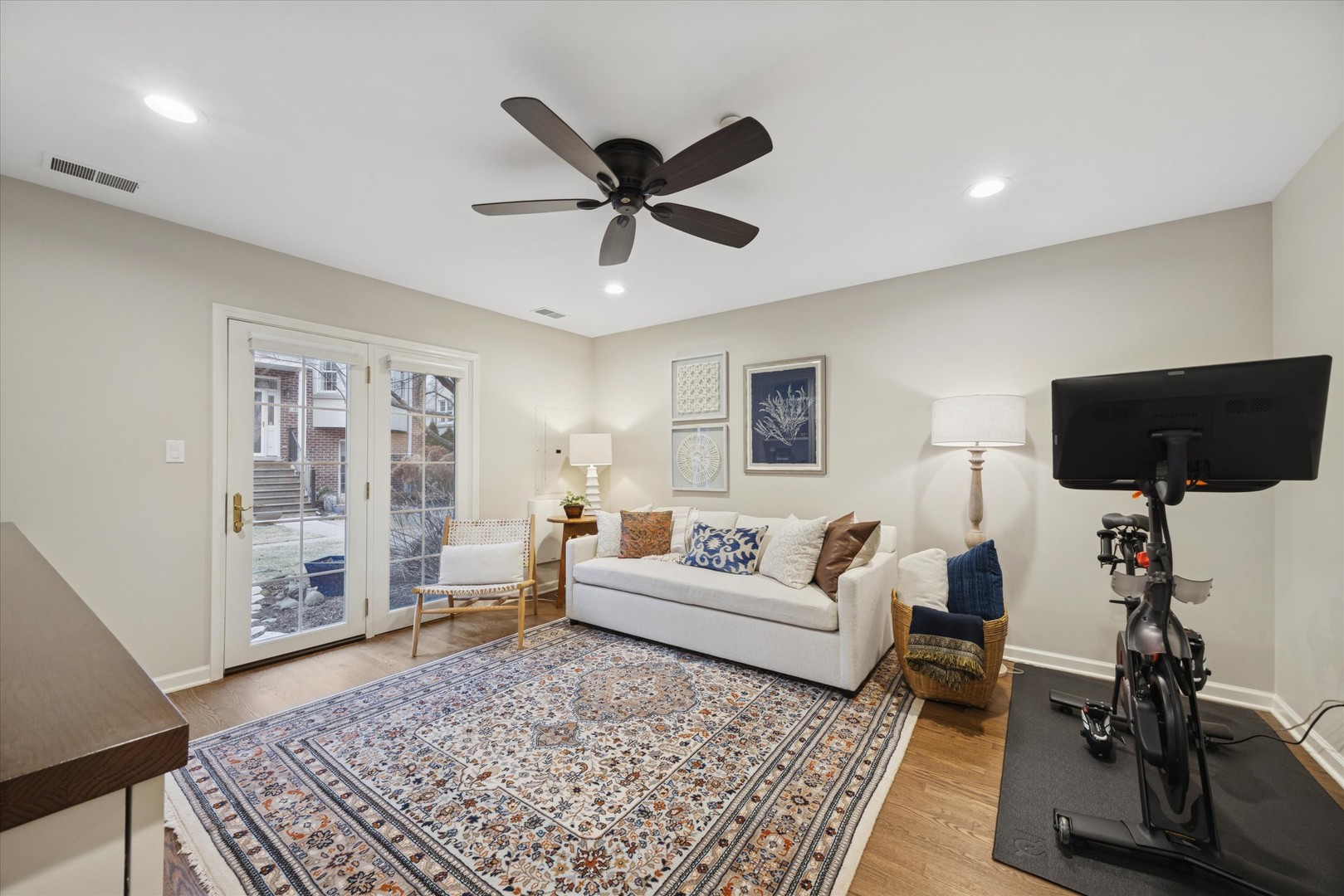 407 W Hillgrove Avenue, La Grange, IL 60525