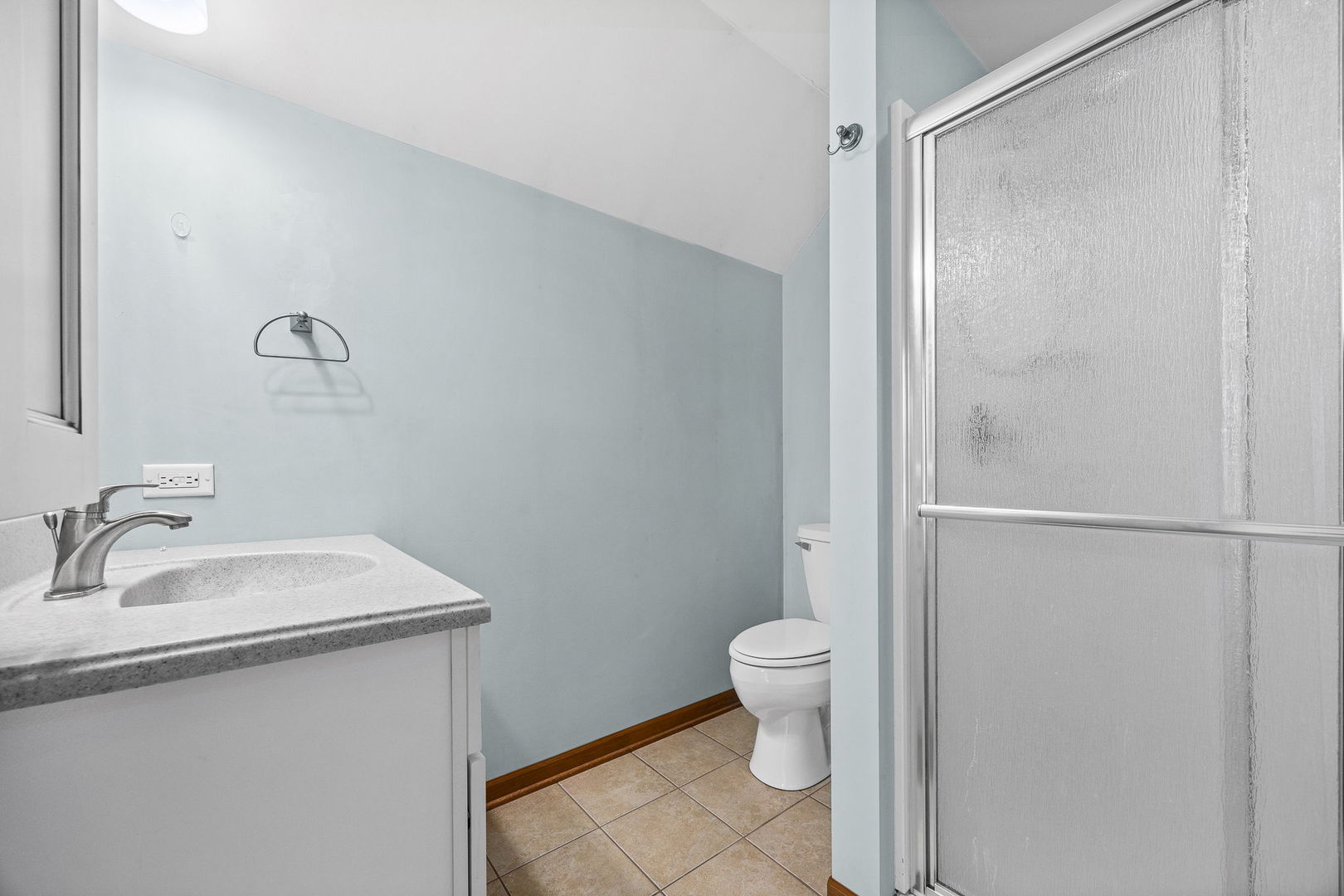 115 S Wilmette Avenue, Westmont, IL 60559