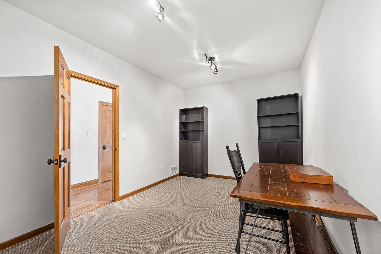 115 S Wilmette Avenue, Westmont, IL 60559