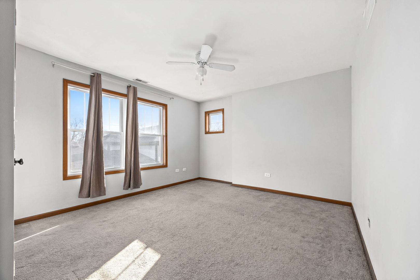 115 S Wilmette Avenue, Westmont, IL 60559