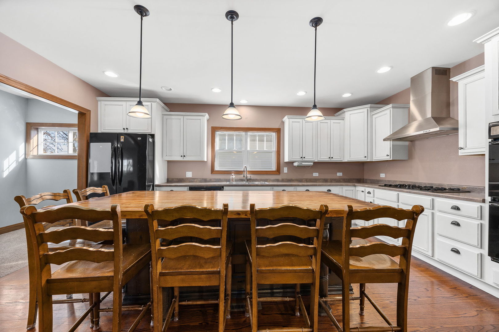 115 S Wilmette Avenue, Westmont, IL 60559