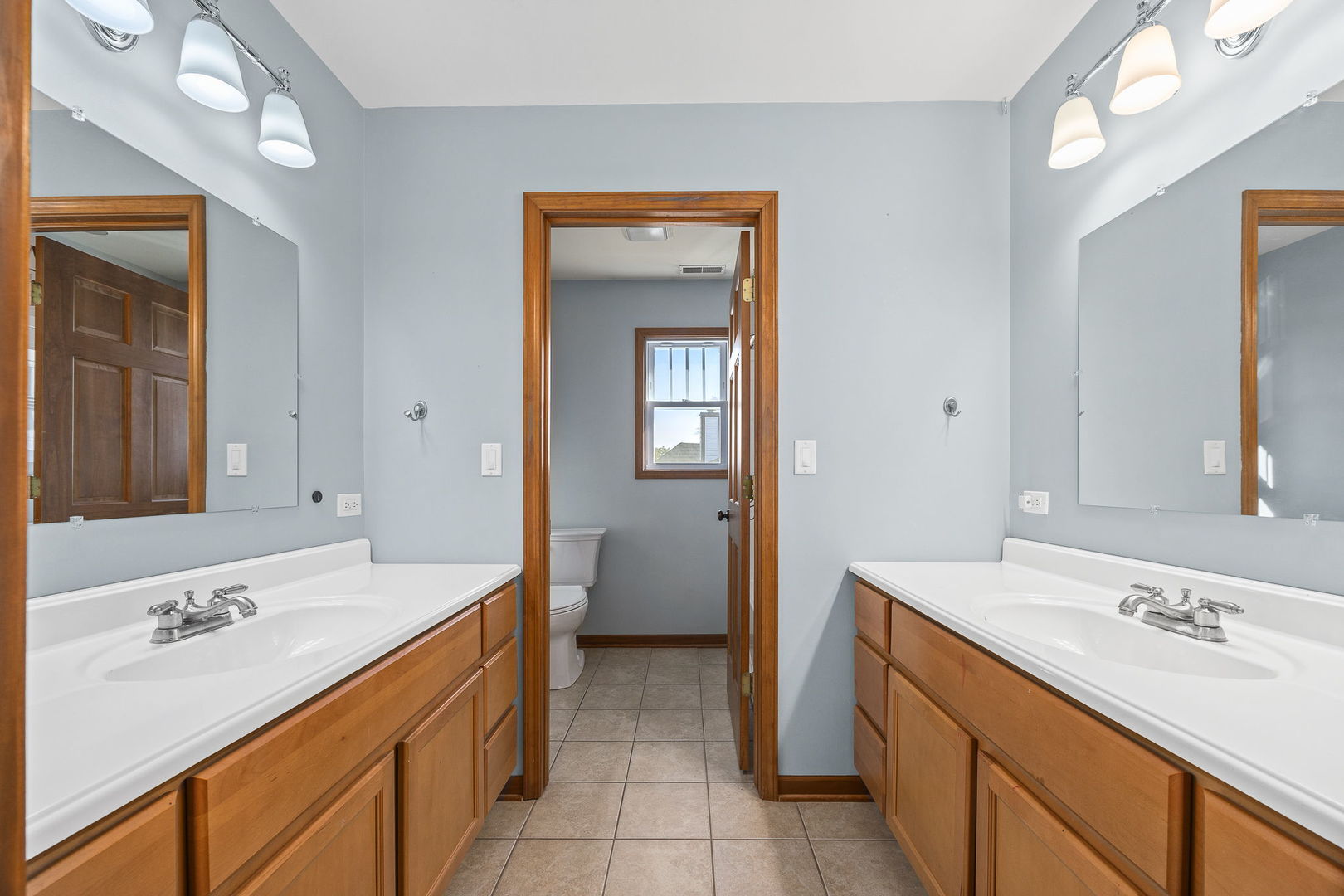 115 S Wilmette Avenue, Westmont, IL 60559