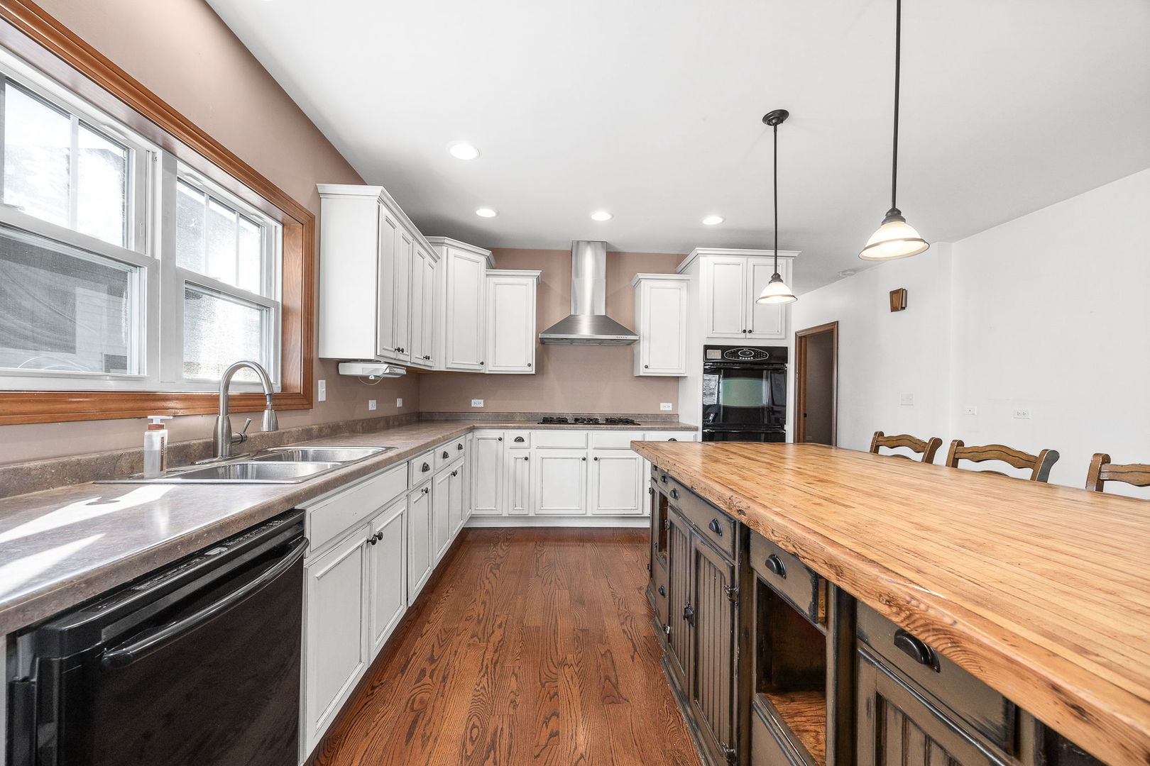 115 S Wilmette Avenue, Westmont, IL 60559