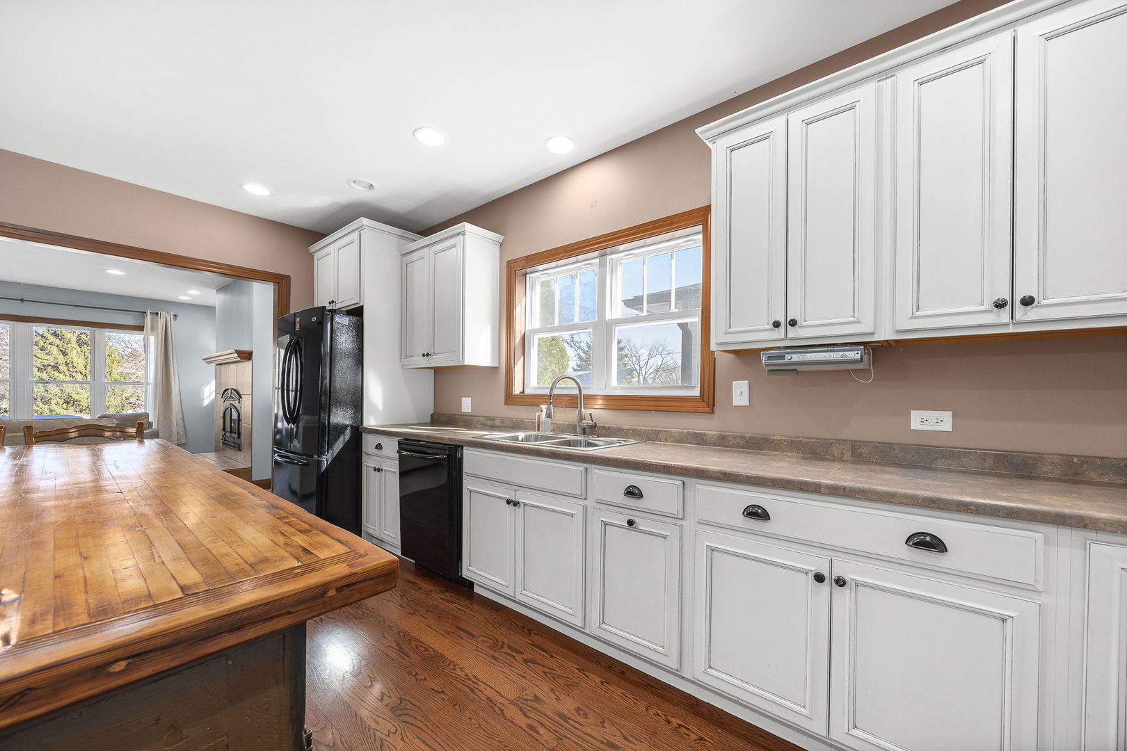 115 S Wilmette Avenue, Westmont, IL 60559