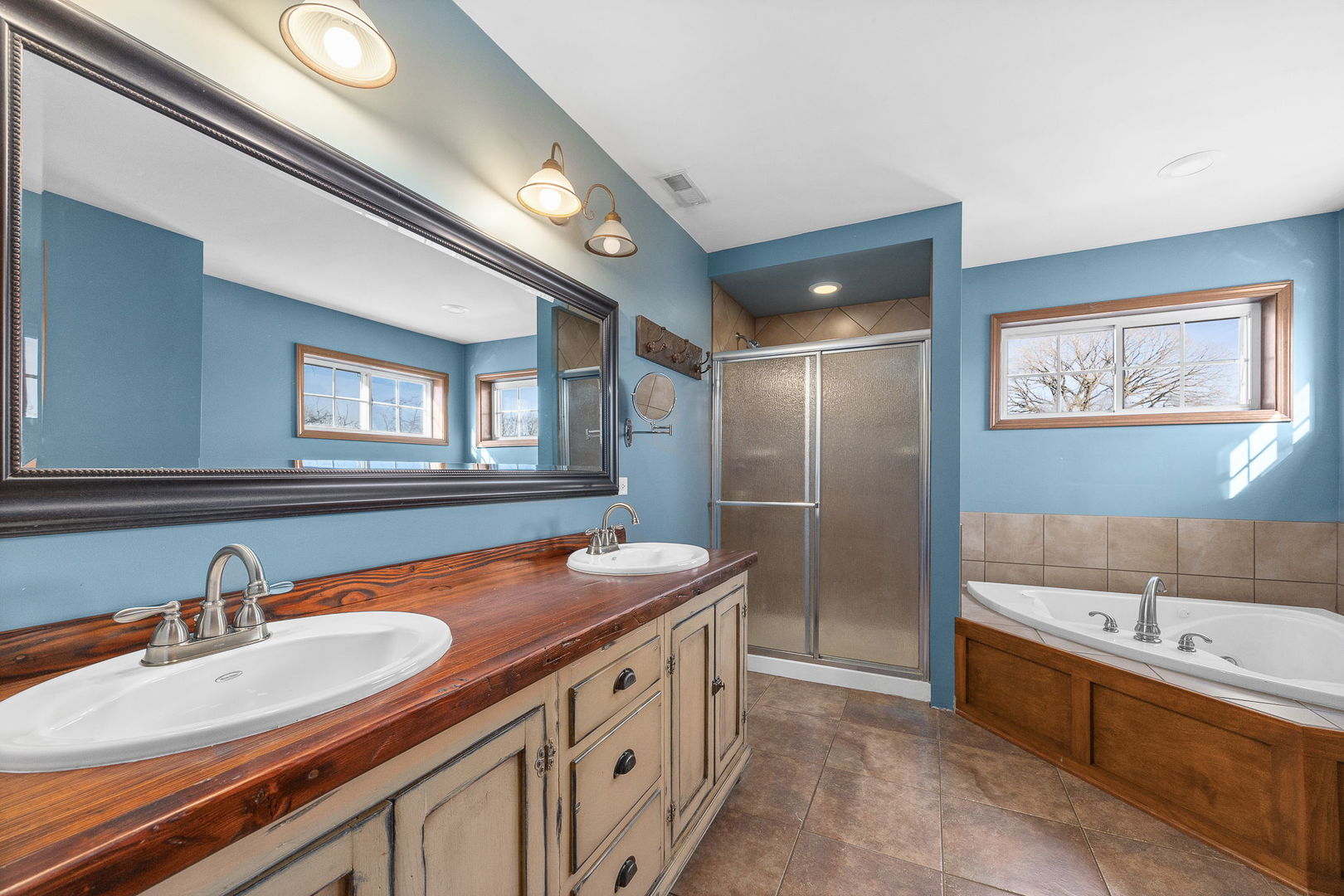 115 S Wilmette Avenue, Westmont, IL 60559