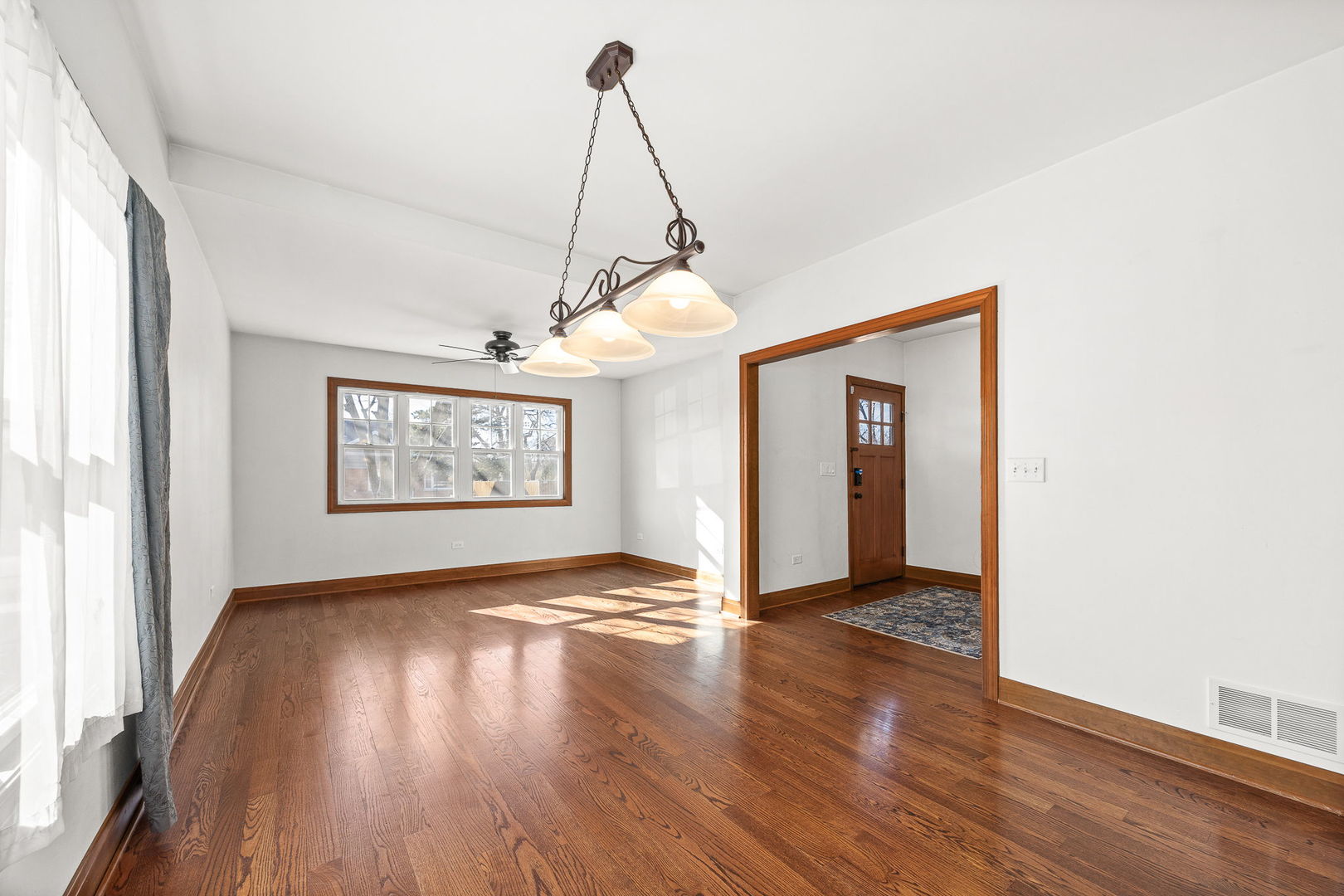 115 S Wilmette Avenue, Westmont, IL 60559