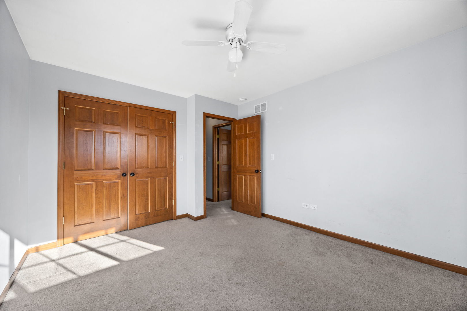 115 S Wilmette Avenue, Westmont, IL 60559