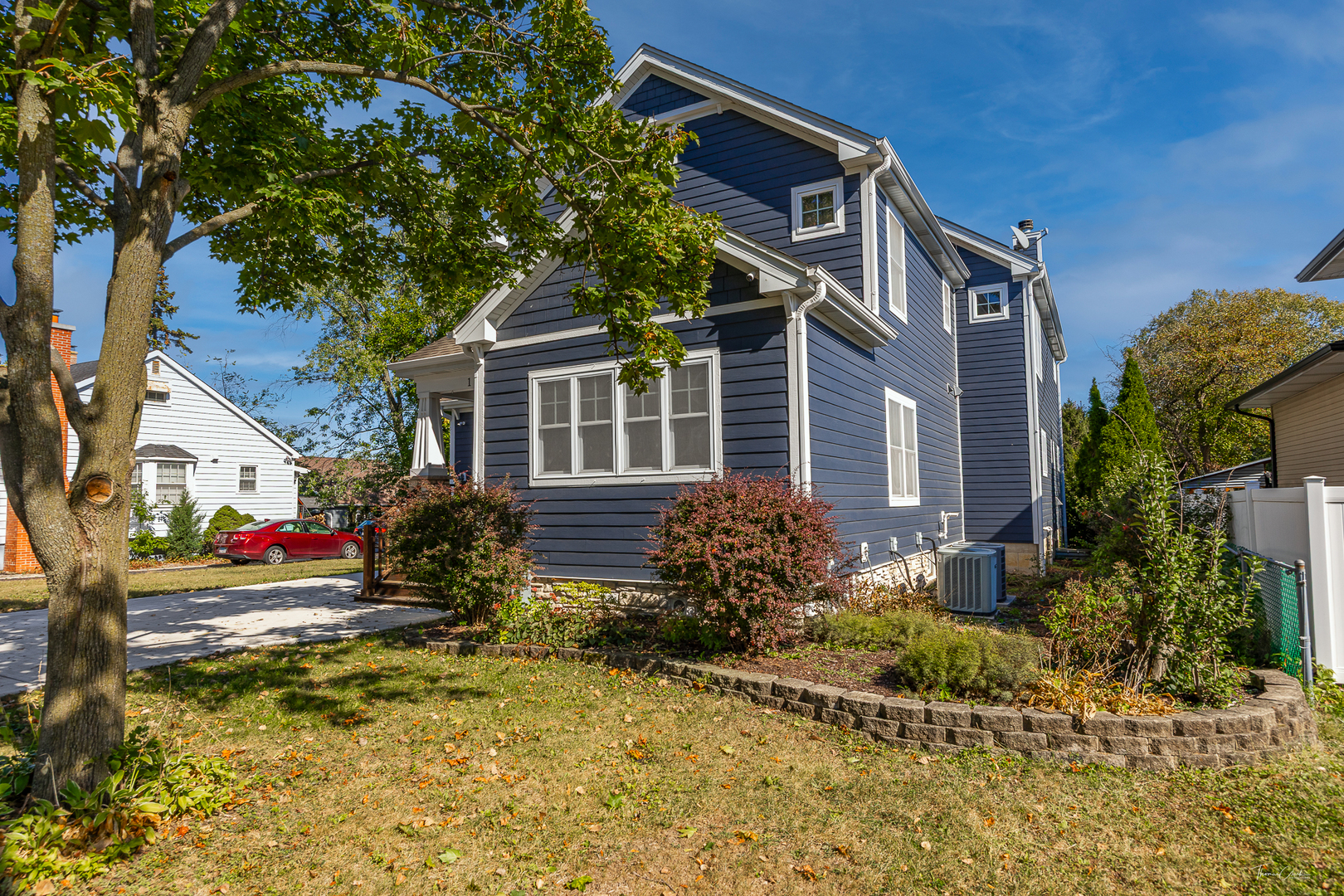 115 S Wilmette Avenue, Westmont, IL 60559