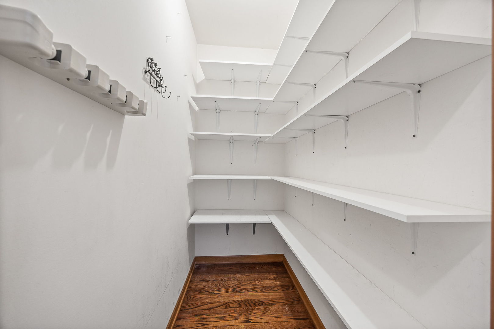 115 S Wilmette Avenue, Westmont, IL 60559