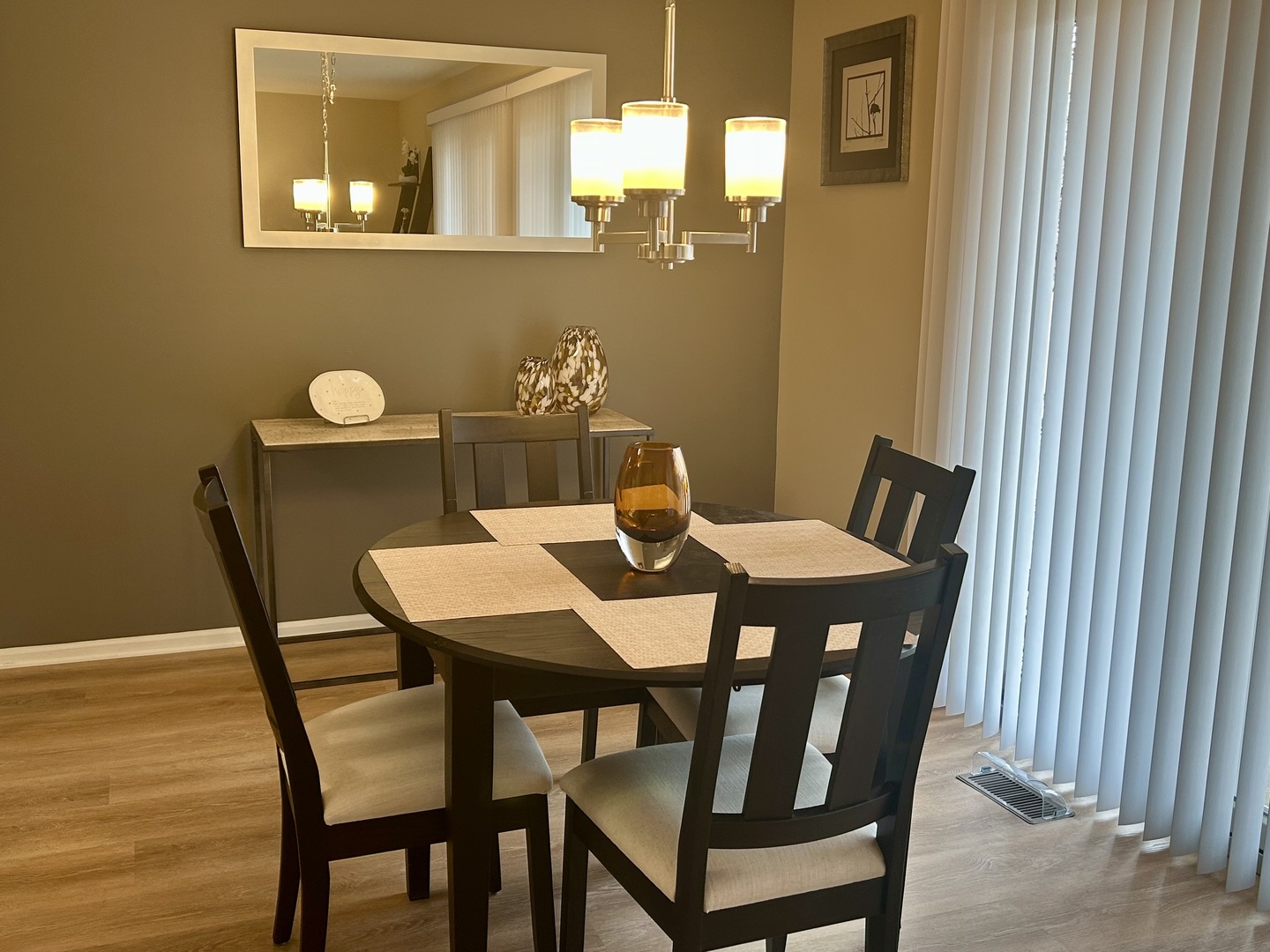 1252 Beechwood Court #1C, Schaumburg, IL 60193