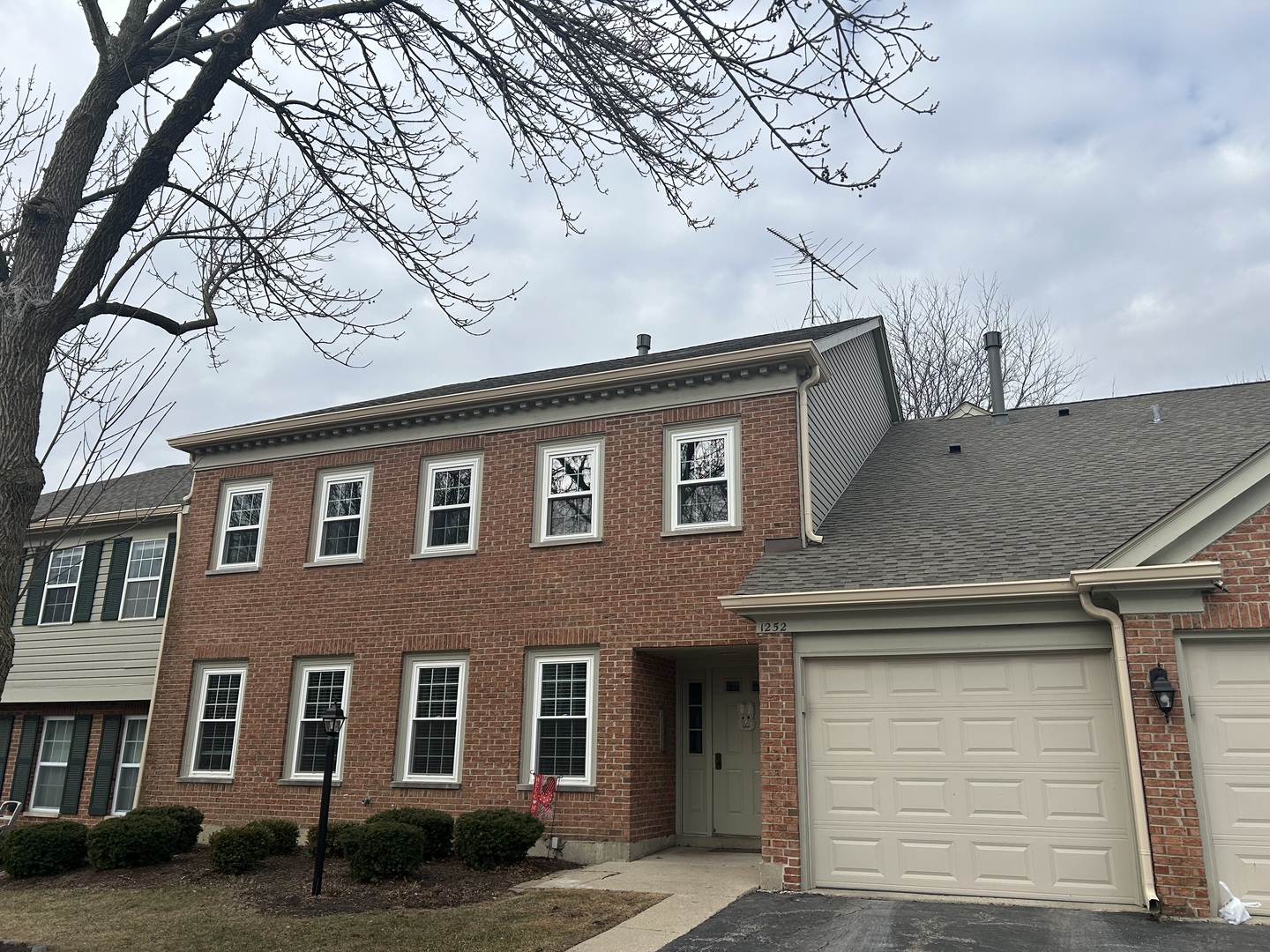 1252 Beechwood Court #1C, Schaumburg, IL 60193