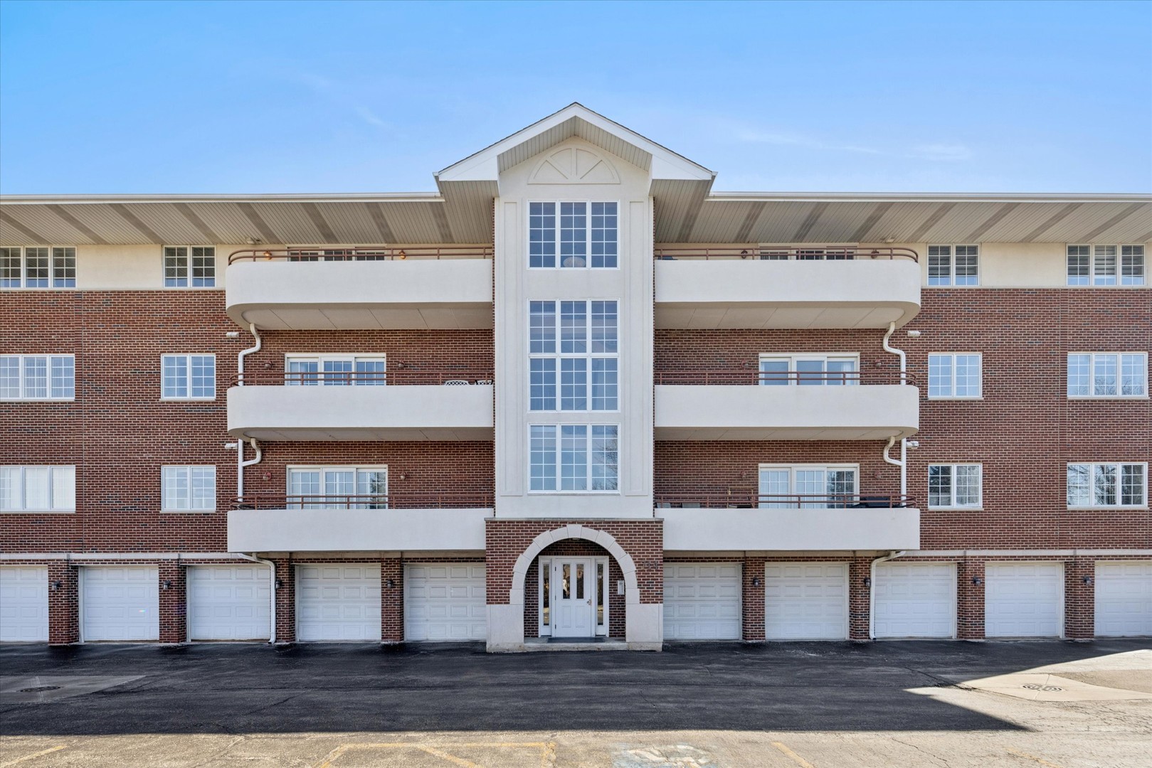 714 W 63rd Street #303, Westmont, IL 60559