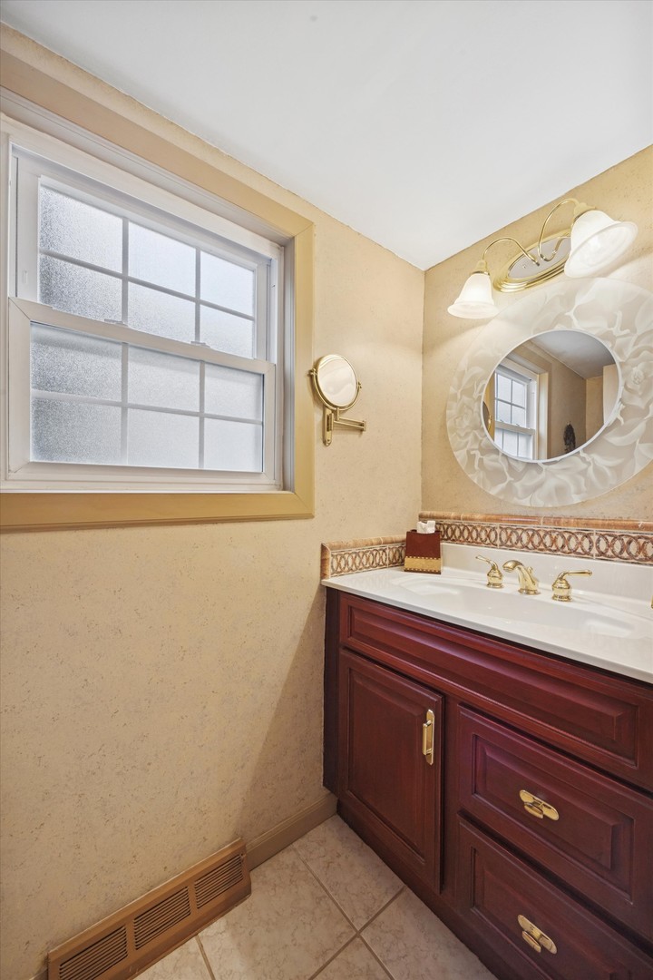 843 S Brainard Avenue, La Grange, IL 60525