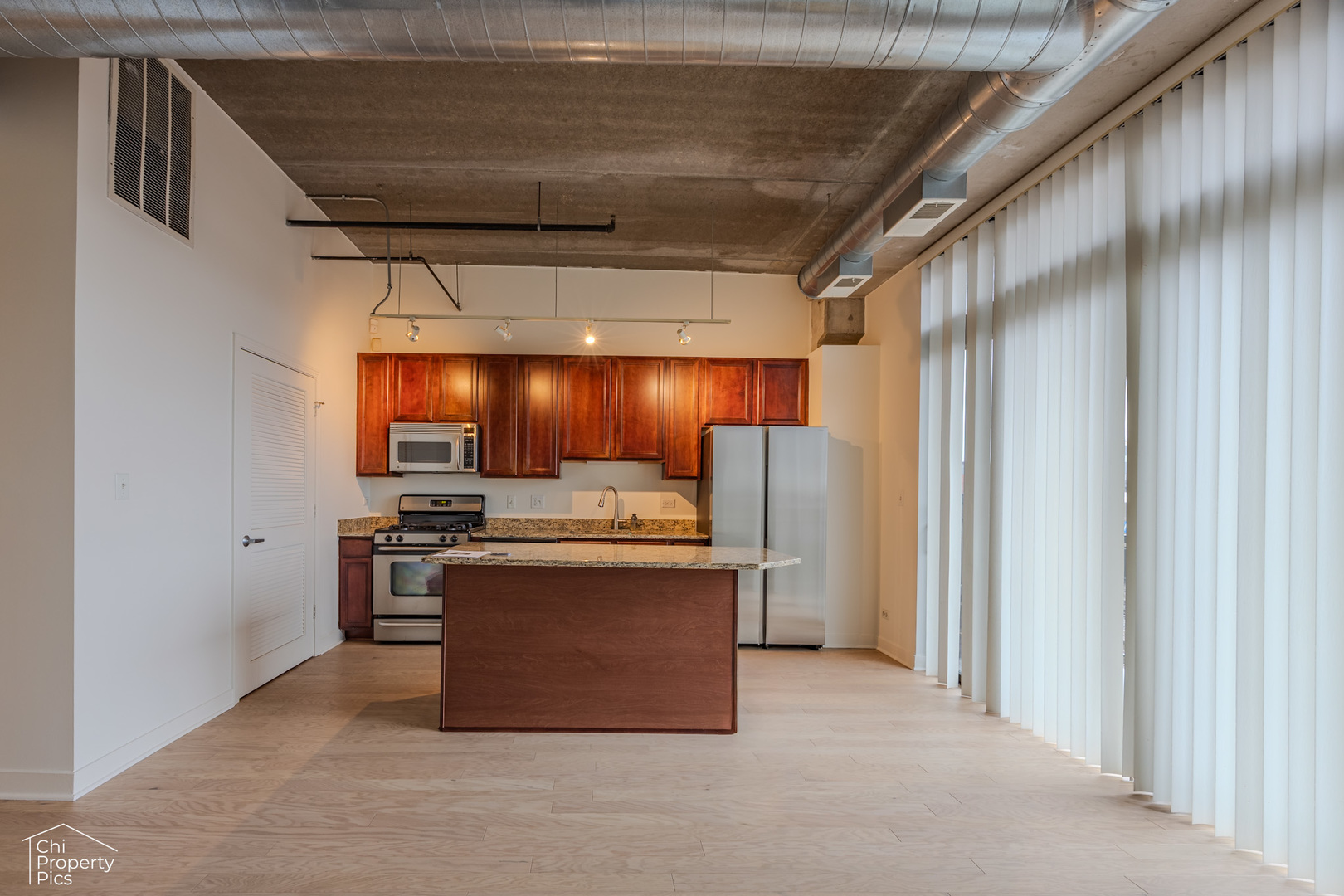 833 W 15TH Place #314, Chicago, IL 60608