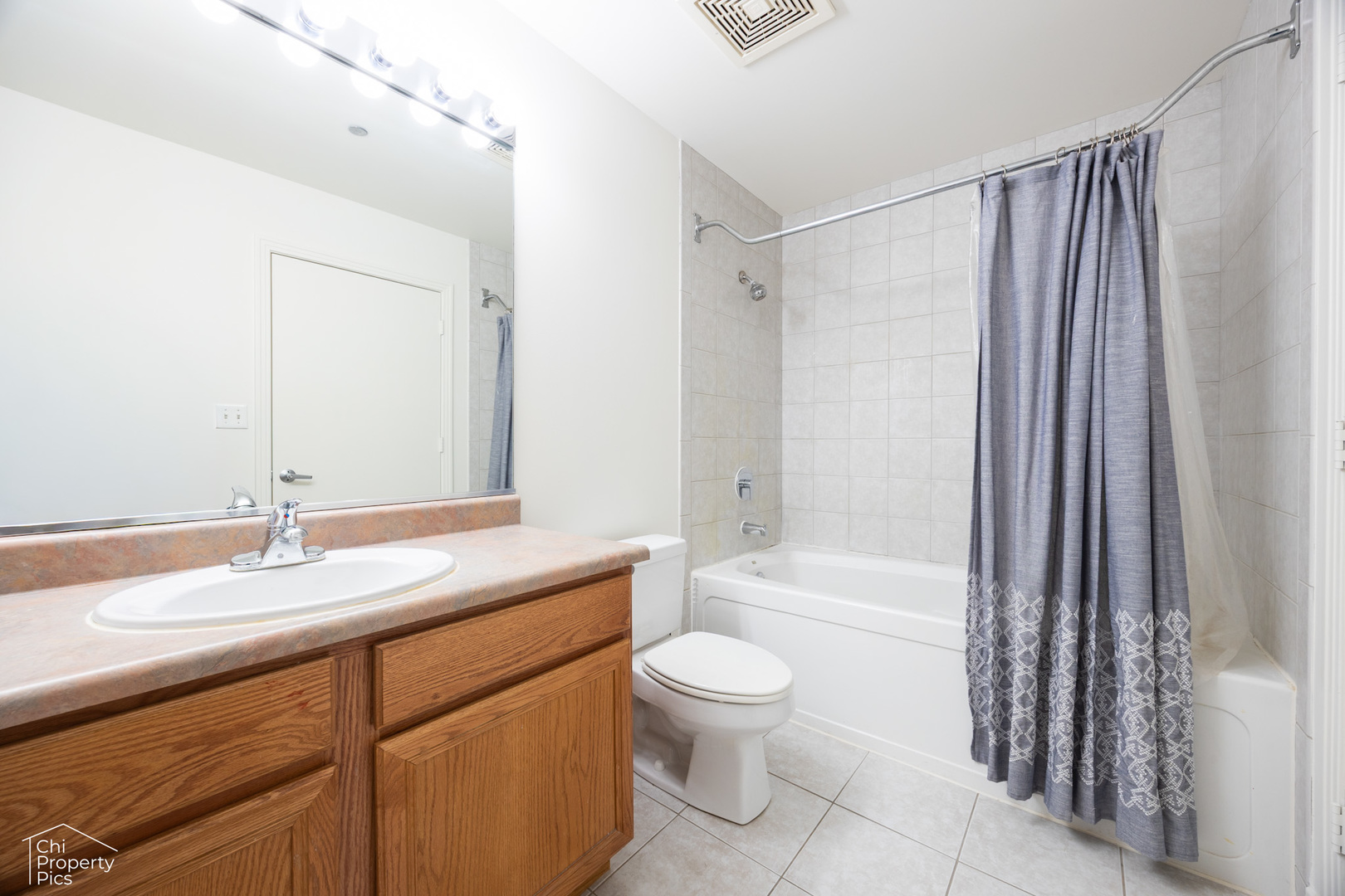 833 W 15TH Place #314, Chicago, IL 60608