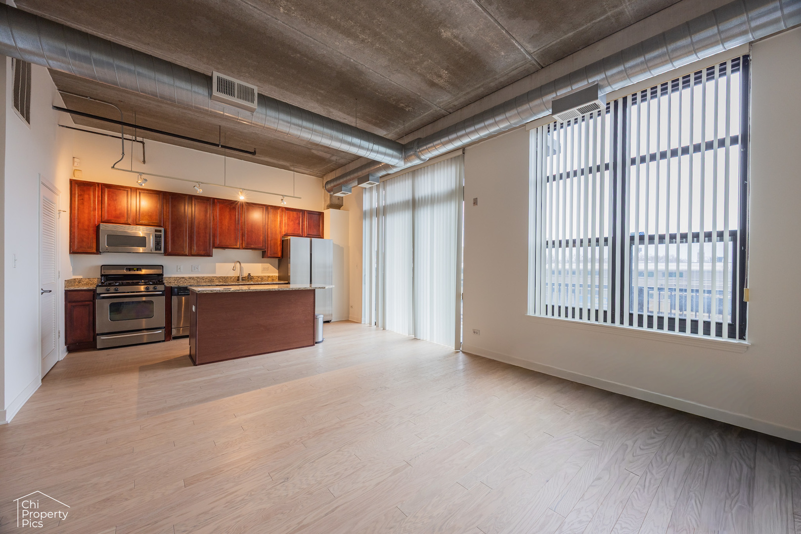 833 W 15TH Place #314, Chicago, IL 60608