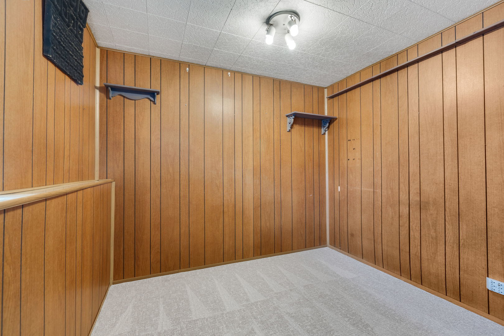 4 Lexington Court, Streamwood, IL 60107