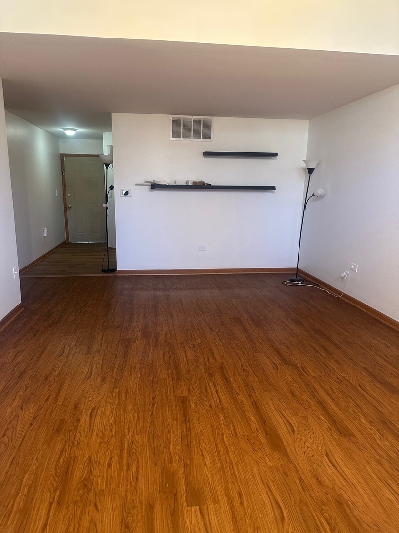 1942 Heron Avenue #B, Schaumburg, IL 60193