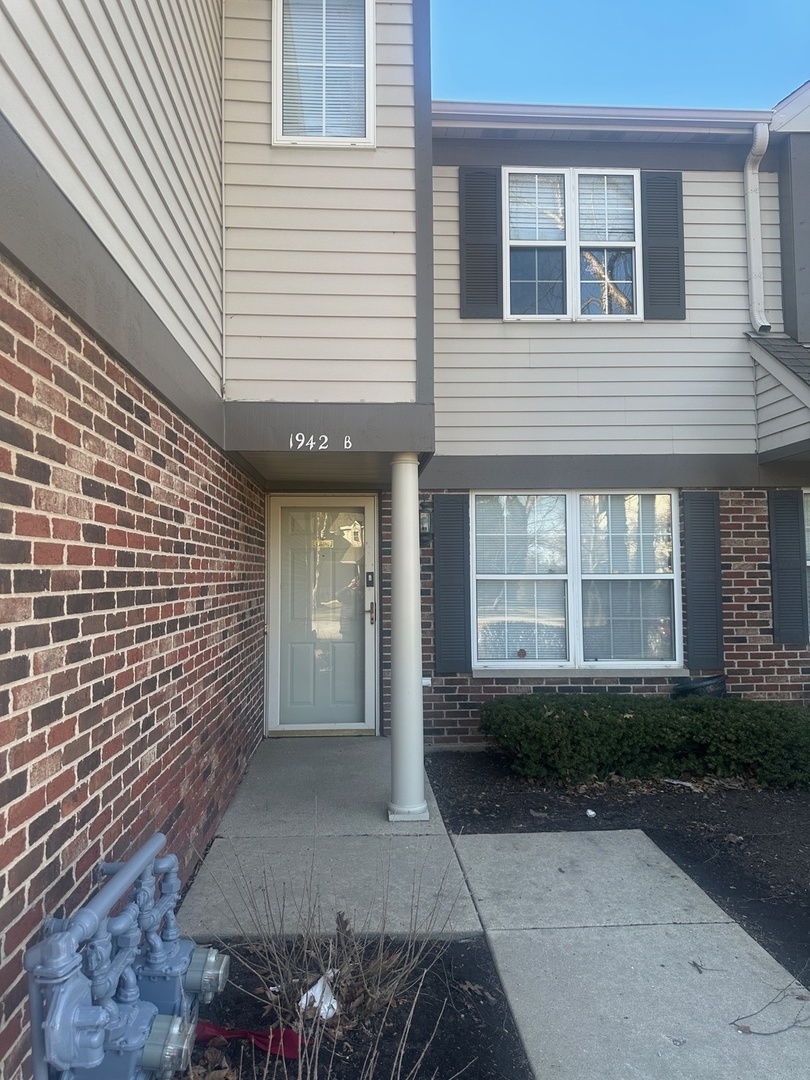 1942 Heron Avenue #B, Schaumburg, IL 60193