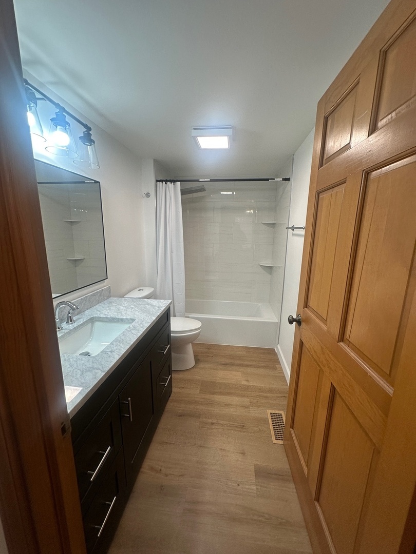 1942 Heron Avenue #B, Schaumburg, IL 60193