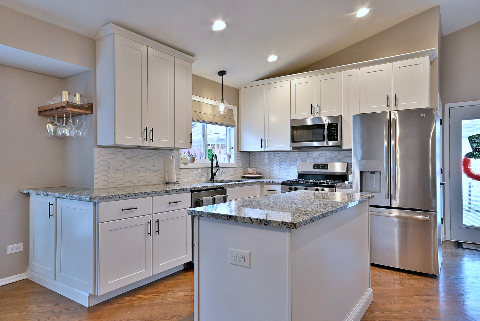 1105 S Euclid Avenue, Villa Park, IL 60181