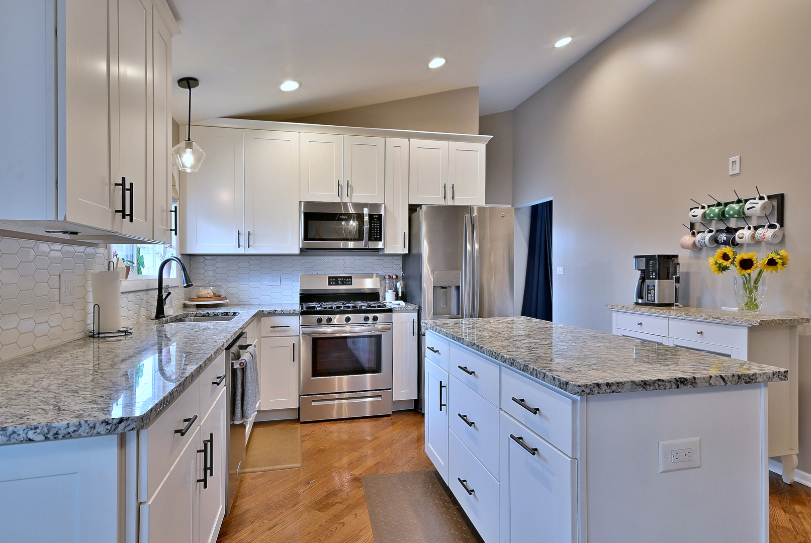 1105 S Euclid Avenue, Villa Park, IL 60181