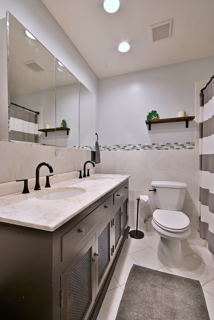 1105 S Euclid Avenue, Villa Park, IL 60181