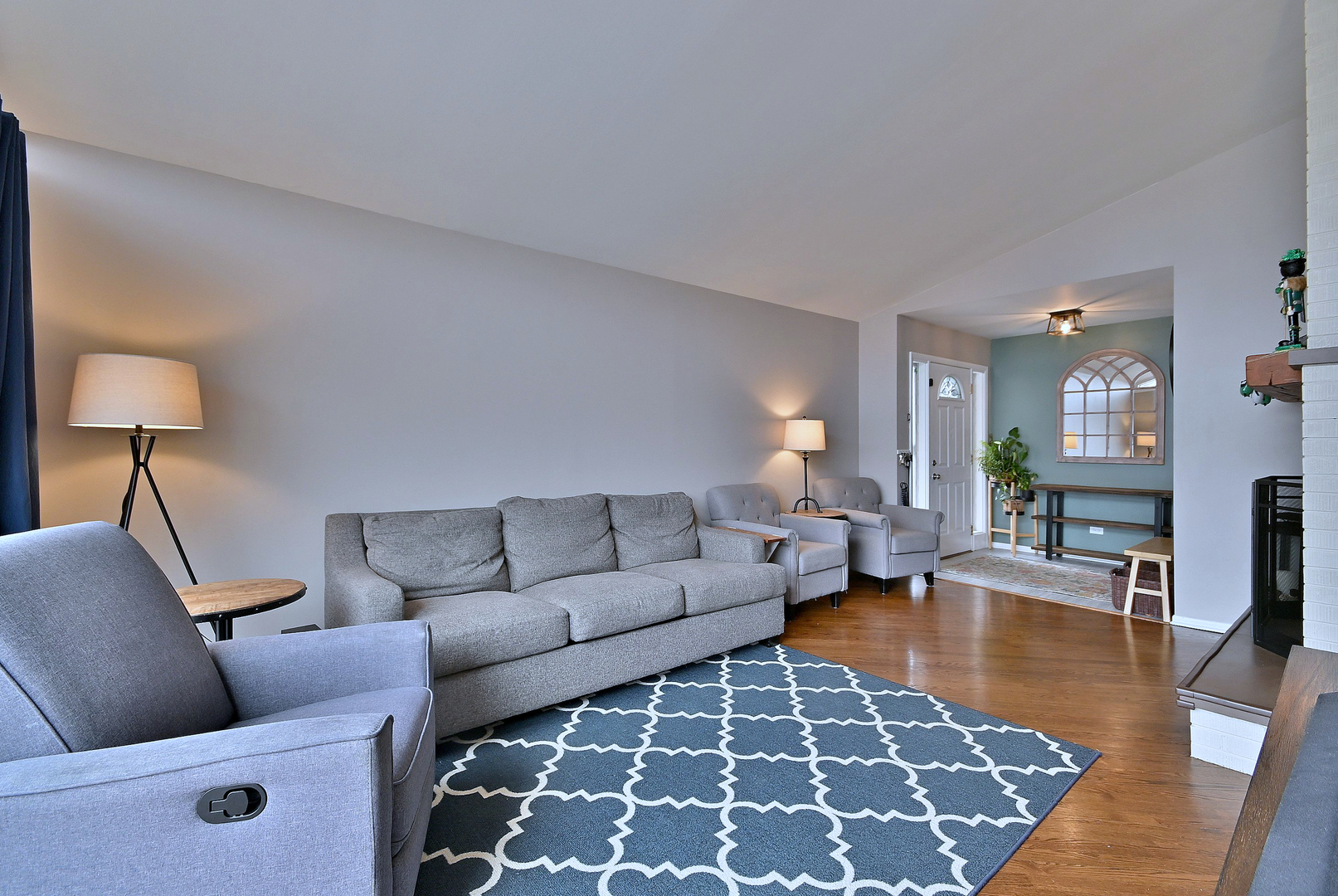 1105 S Euclid Avenue, Villa Park, IL 60181