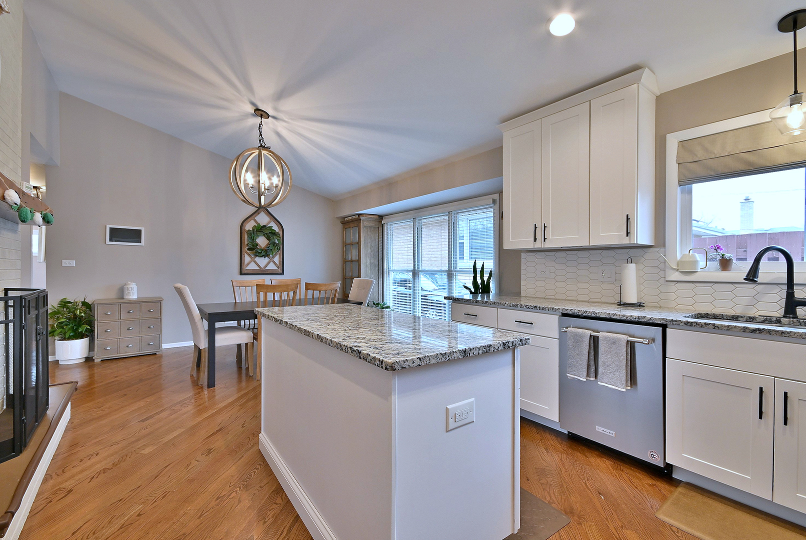 1105 S Euclid Avenue, Villa Park, IL 60181