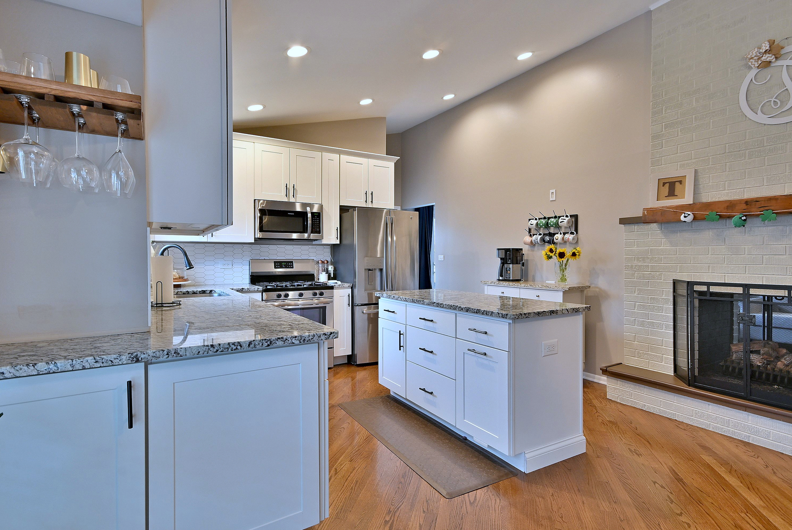 1105 S Euclid Avenue, Villa Park, IL 60181