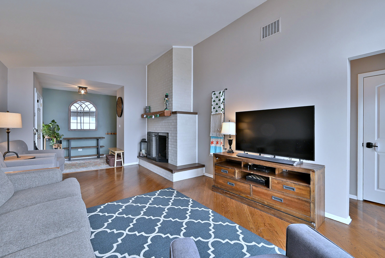 1105 S Euclid Avenue, Villa Park, IL 60181