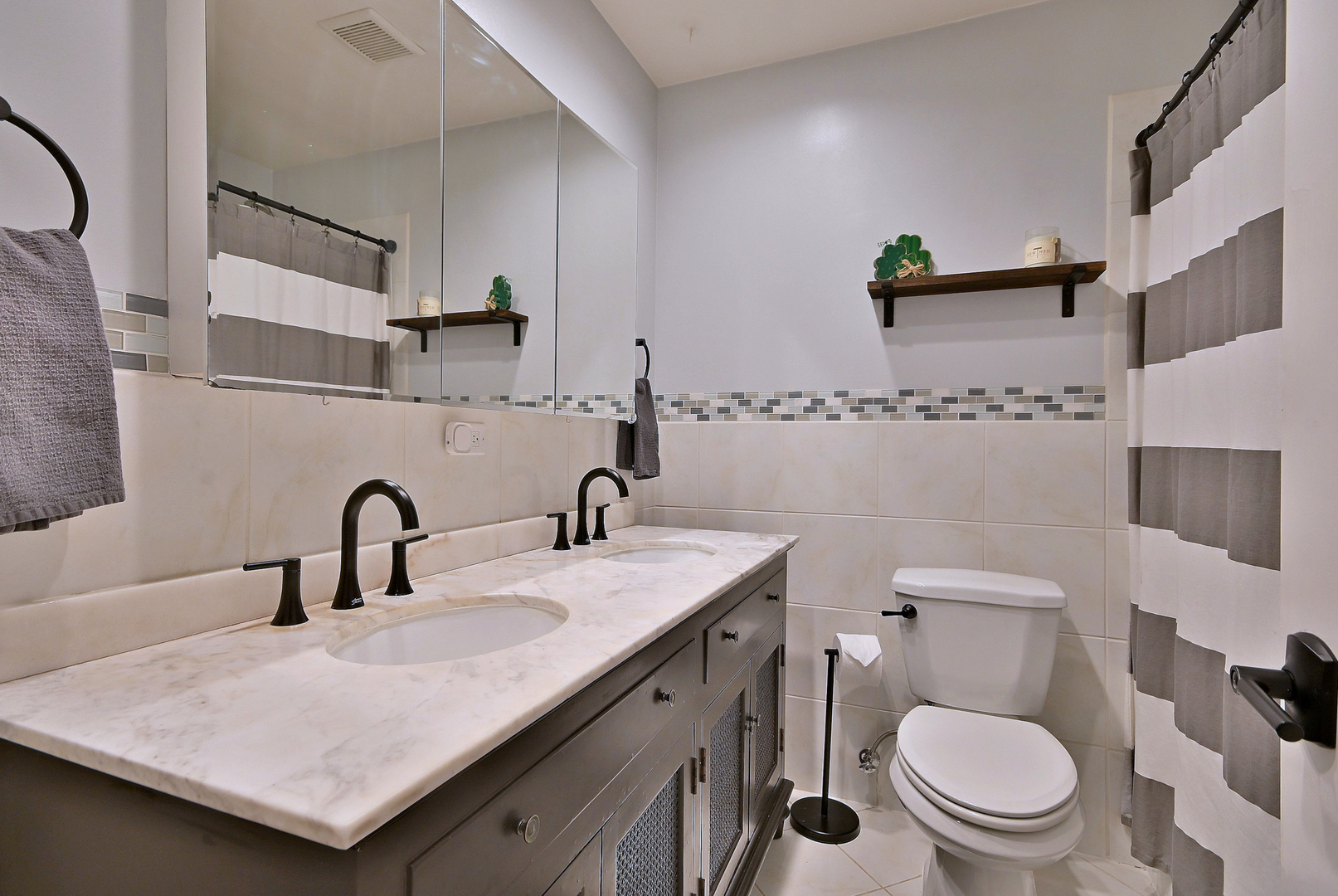 1105 S Euclid Avenue, Villa Park, IL 60181