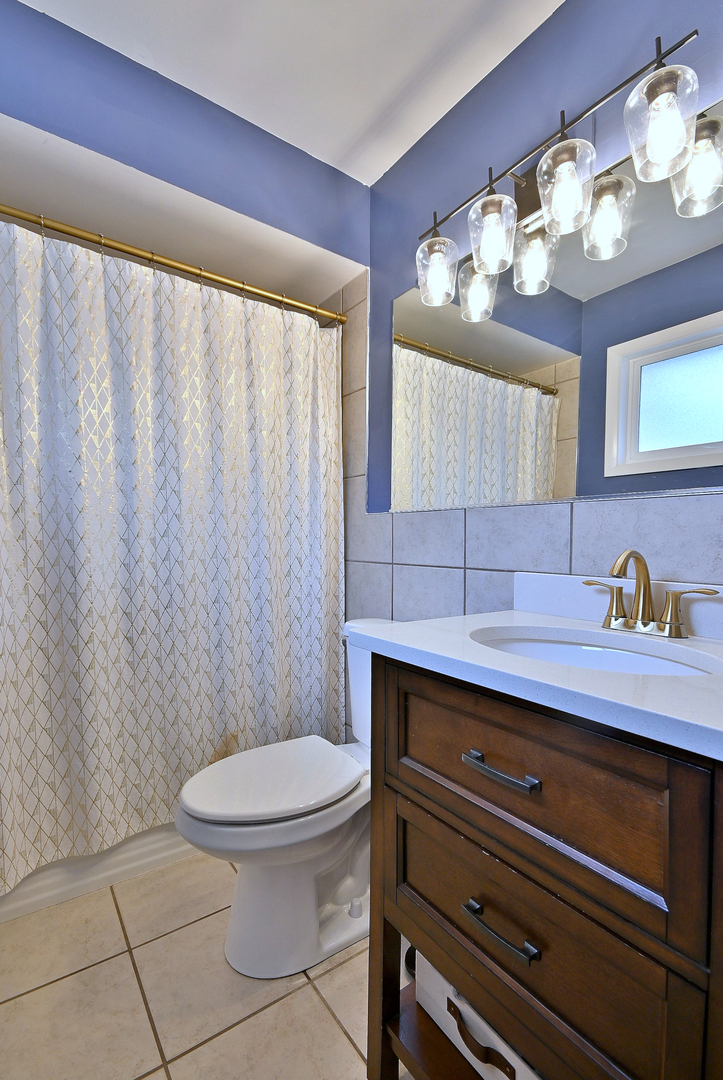 1105 S Euclid Avenue, Villa Park, IL 60181