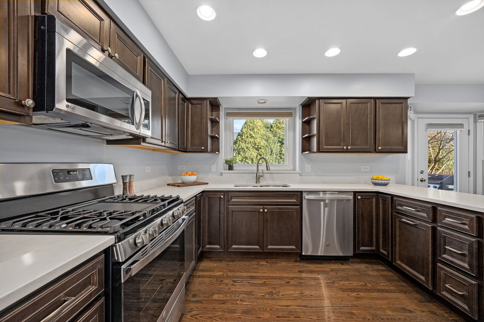 38 Breckenridge Drive, Aurora, IL 60504