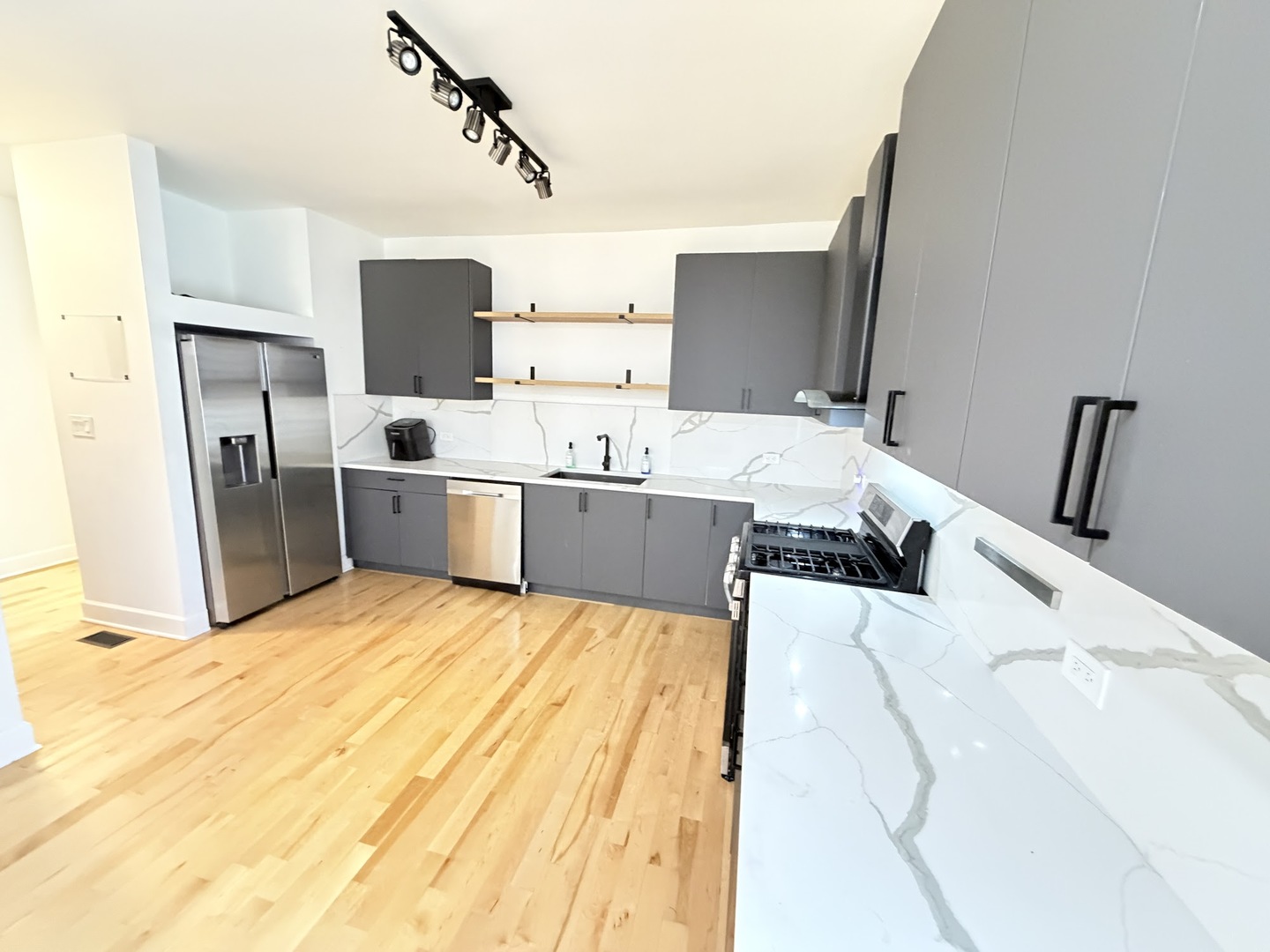 1945 W Thomas Street #1, Chicago, IL 60622