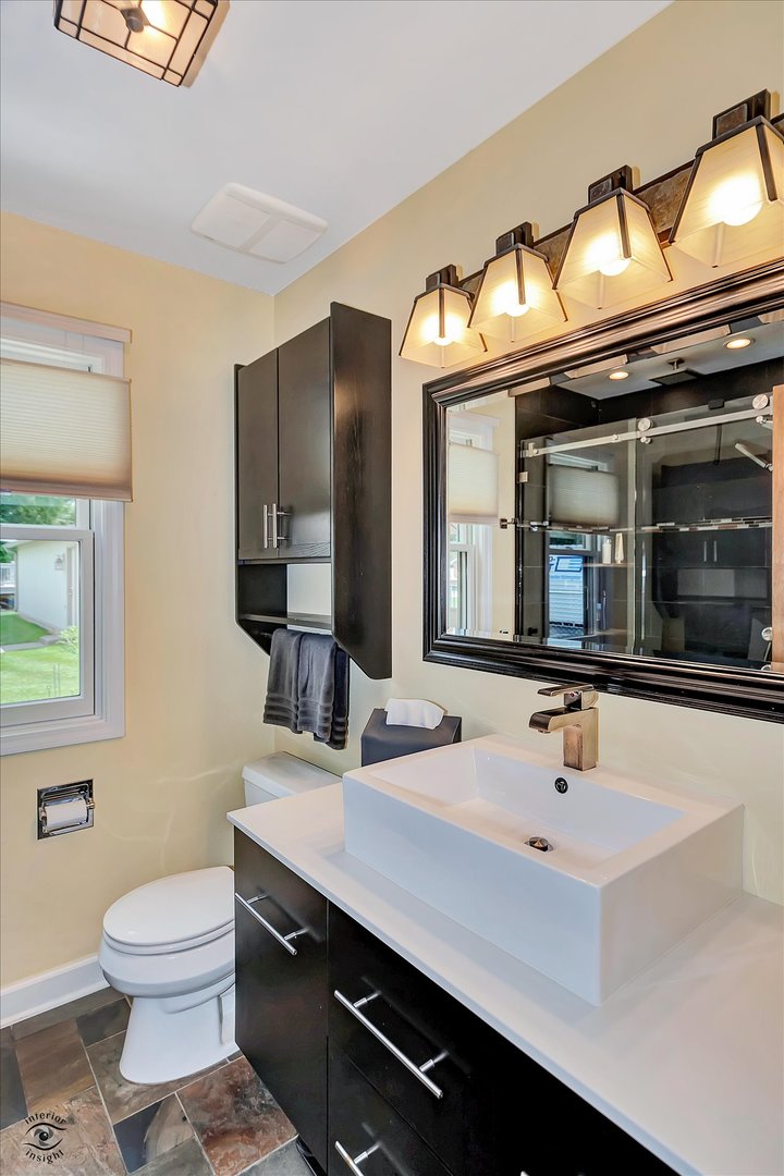 5701 Walnut Avenue, Downers Grove, IL 60516