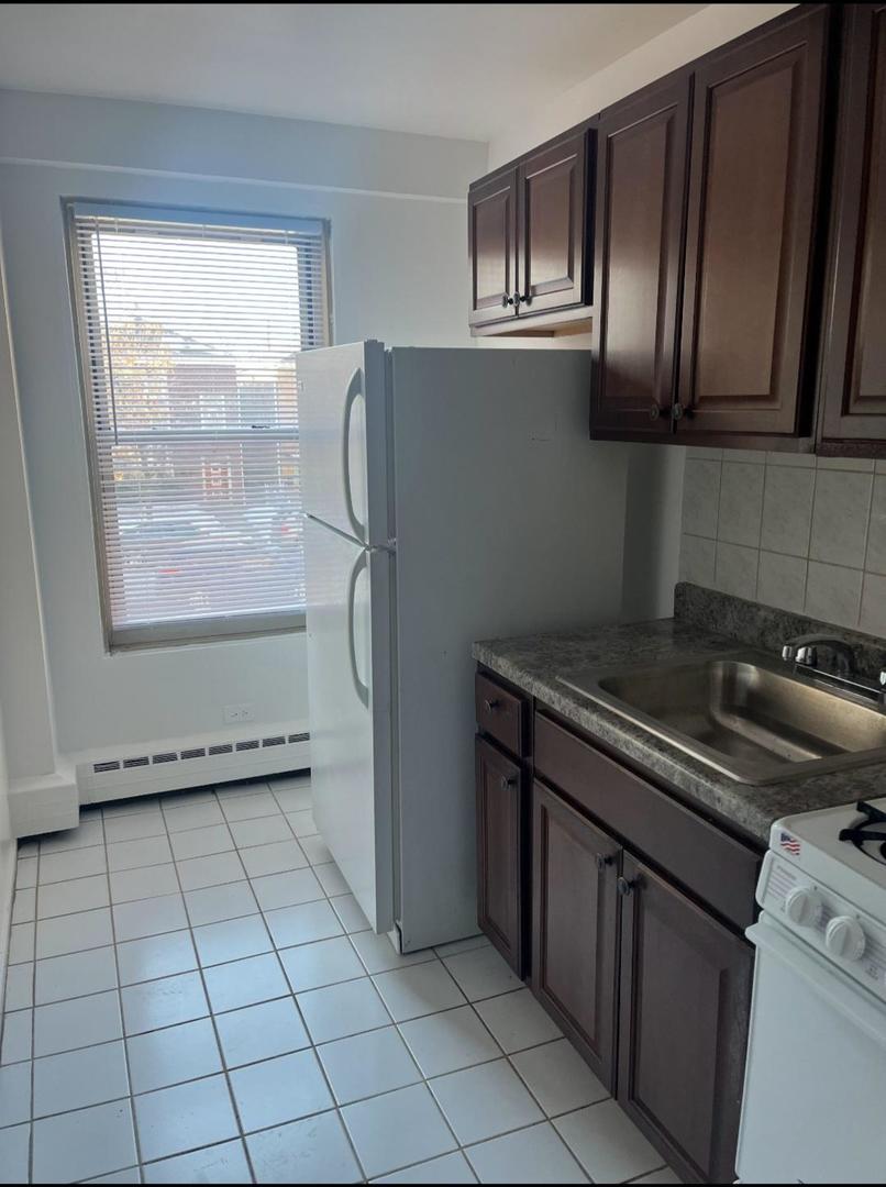 2600 W Berwyn Avenue #201, Chicago, IL 60625