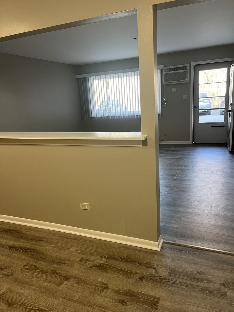 8817 S Roberts Road #5, Hickory Hills, IL 60457