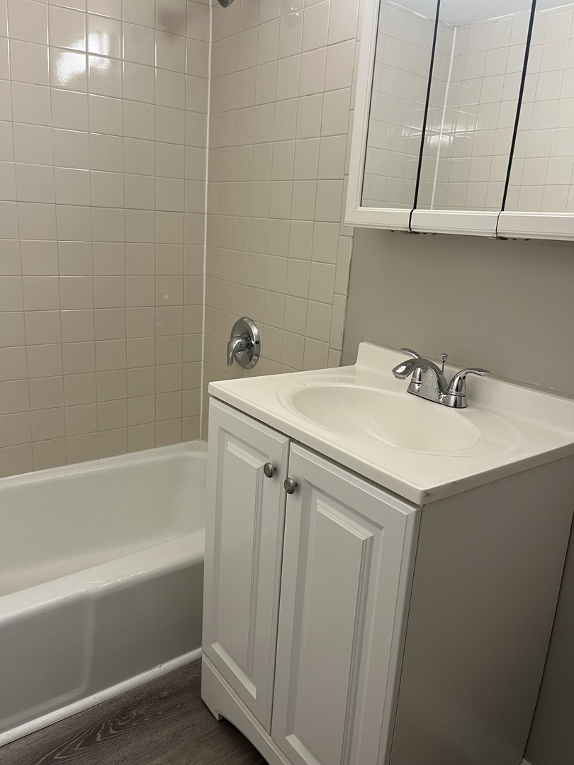 8817 S Roberts Road #5, Hickory Hills, IL 60457