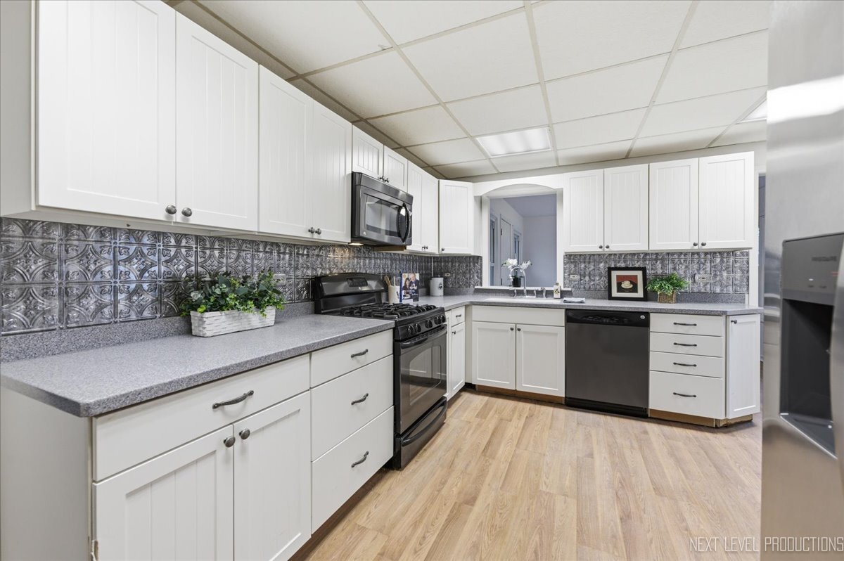 208 W State Street, North Aurora, IL 60542