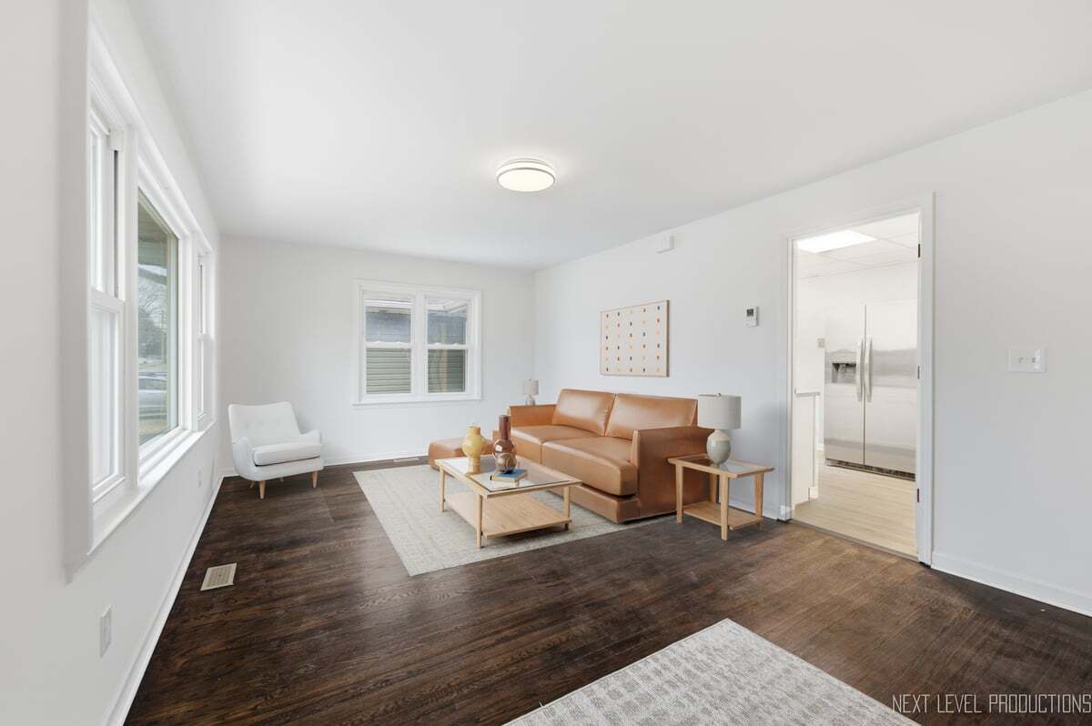 208 W State Street, North Aurora, IL 60542