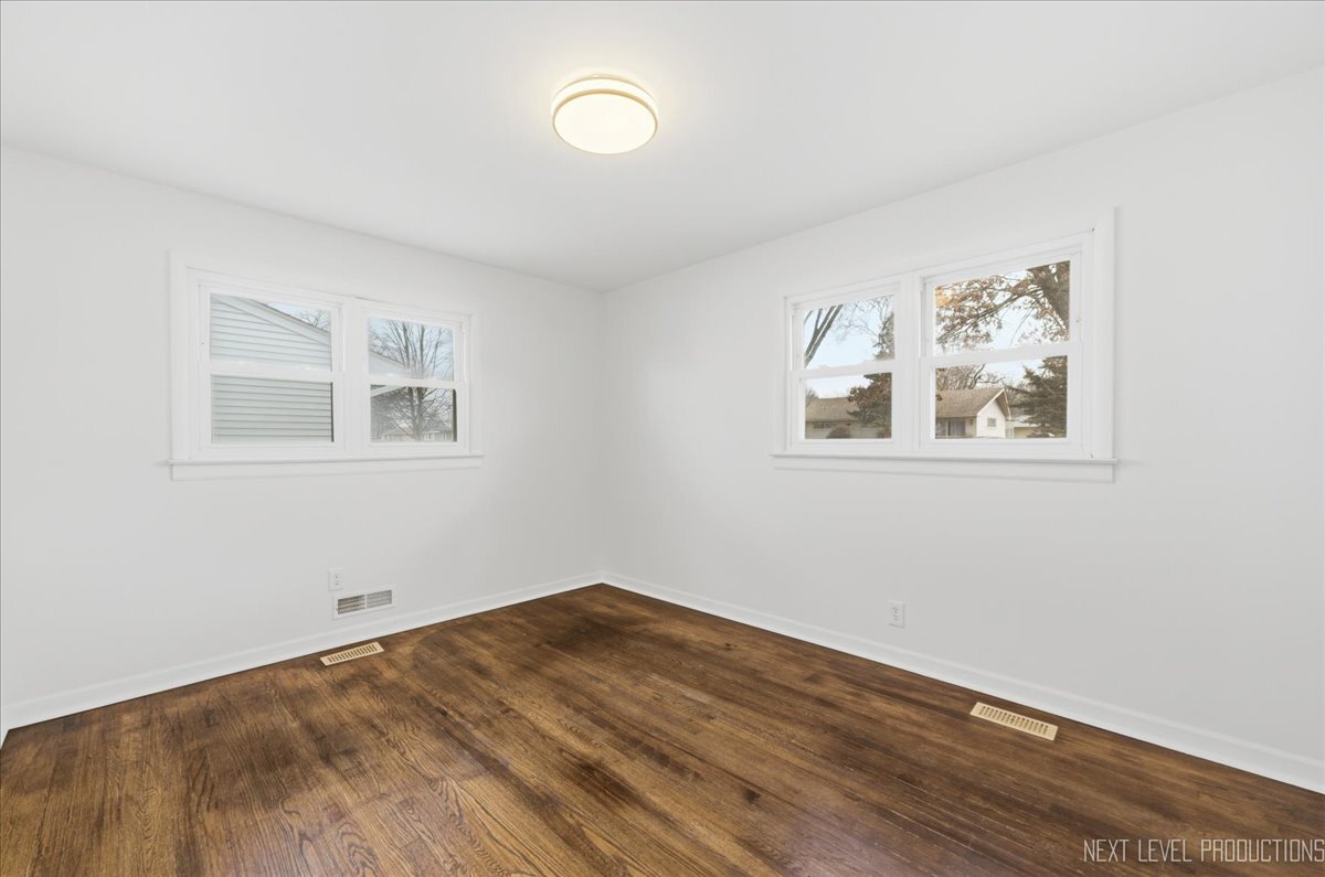 208 W State Street, North Aurora, IL 60542