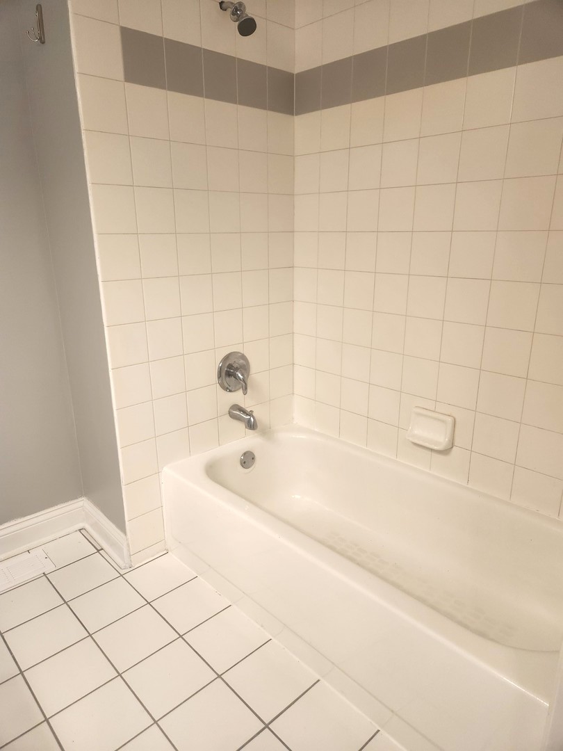 43 Foxcroft Boulevard #135, Naperville, IL 60565