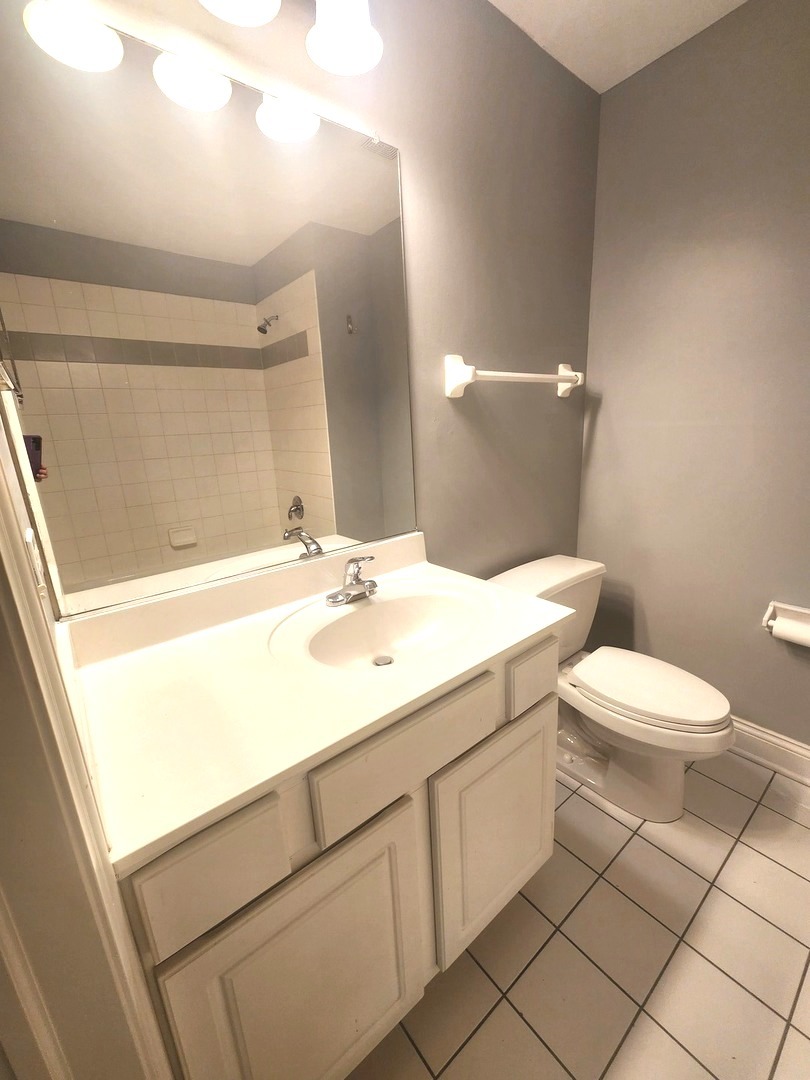 43 Foxcroft Boulevard #135, Naperville, IL 60565