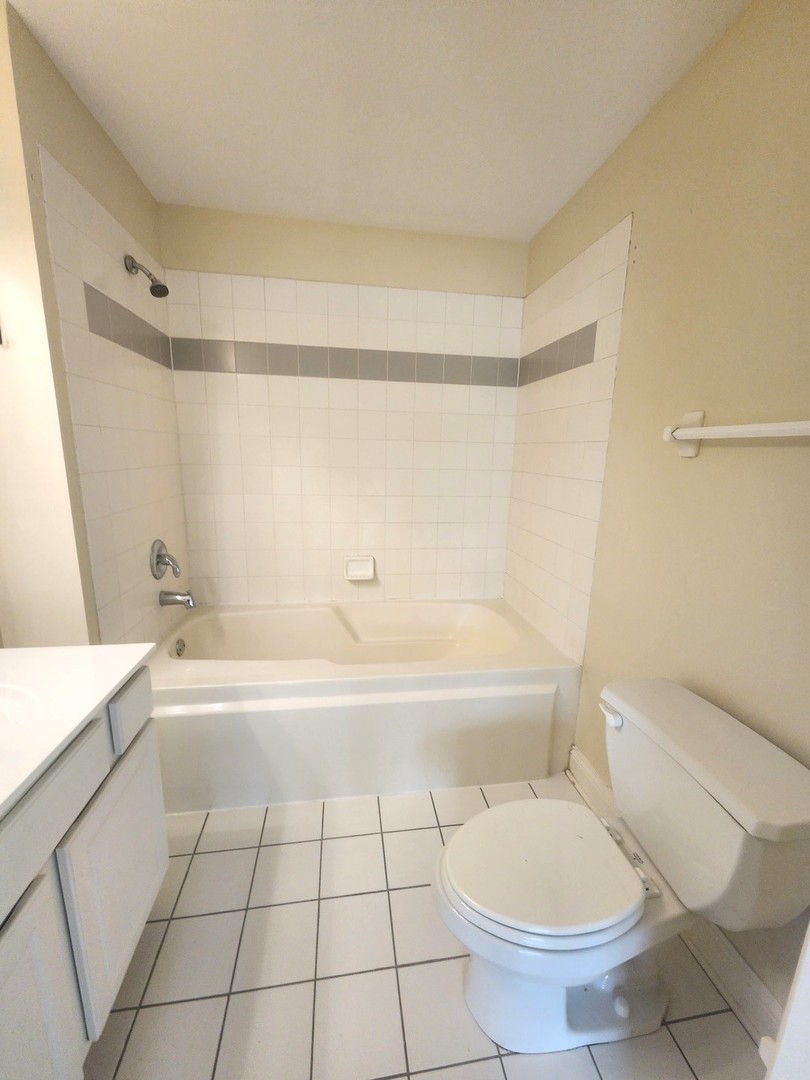 43 Foxcroft Boulevard #135, Naperville, IL 60565